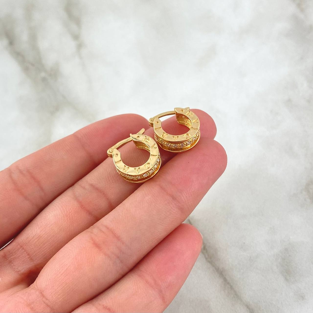 Candongas Rusticas Basteadas 4.6gr / 1.4cm / Doble Carril Circones Blancos Oro Amarillo 18K ©