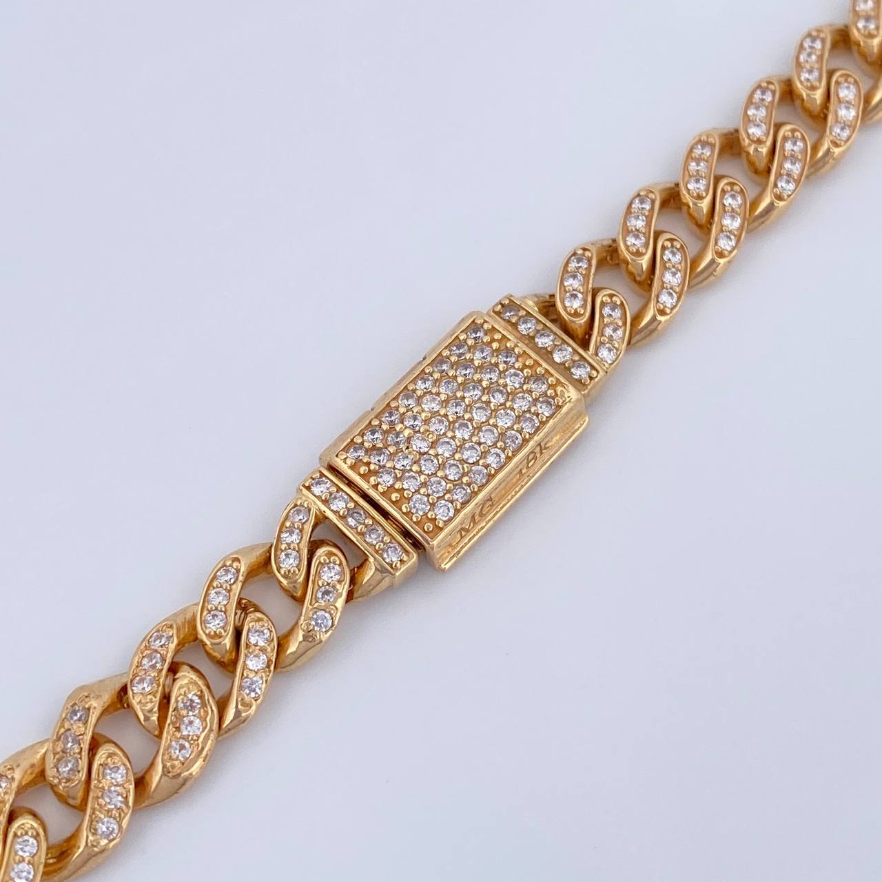 Cadena Cubana 50.6gr / 61cm / Nac.Esp. Oro 18K $