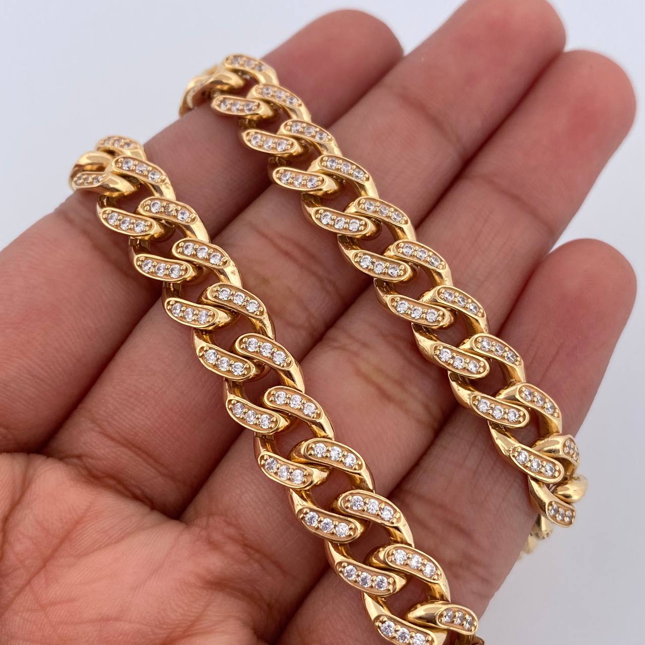 Cadena Cubana 50.6gr / 61cm / Nac.Esp. Oro 18K $