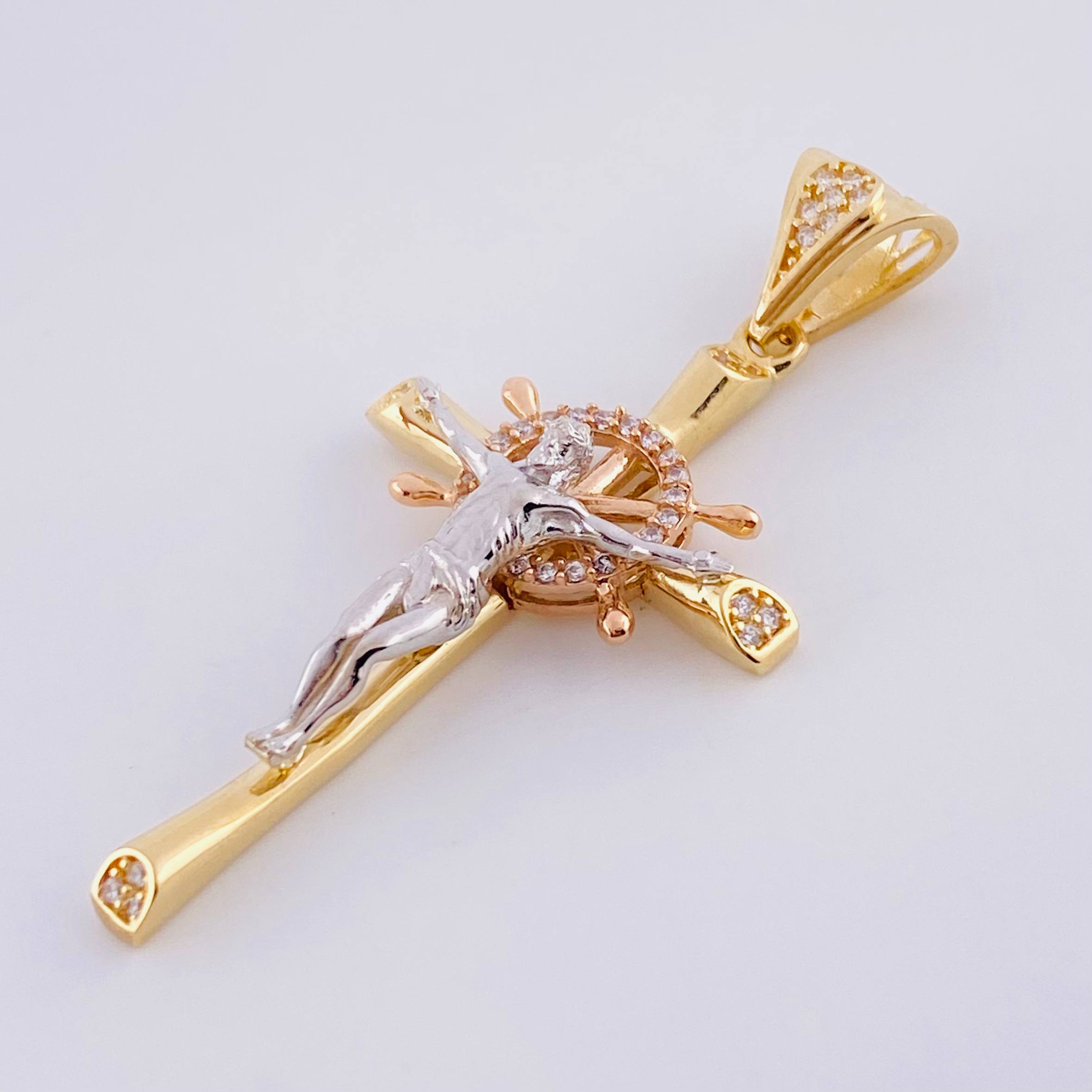 Dije Cruz Cristo Timón 5.25 g / 4.7 cm Tres Oros 18K