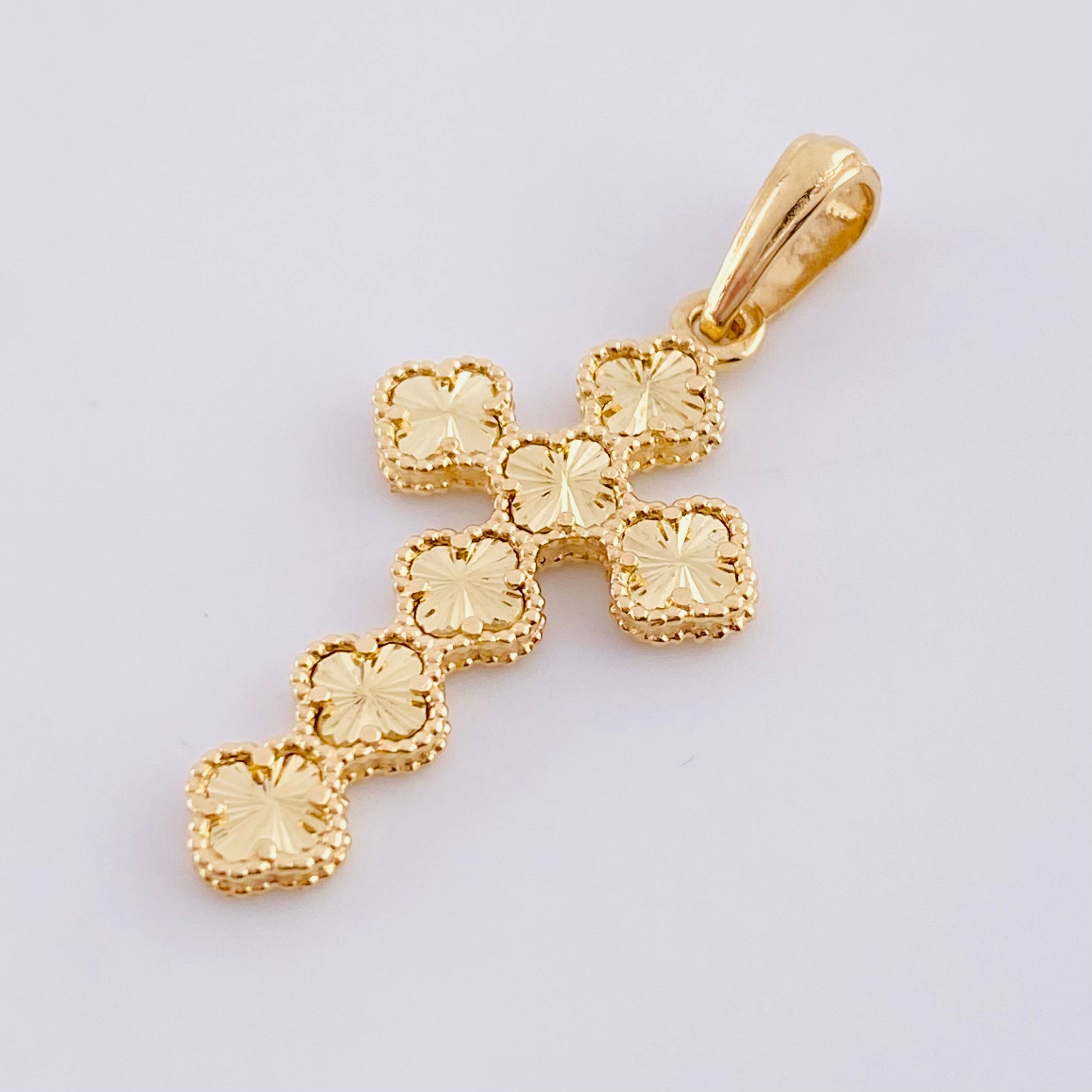 Dije Cruz Trebol Diamantado 2.55 g / 3.4 cm Oro Amarillo 18K