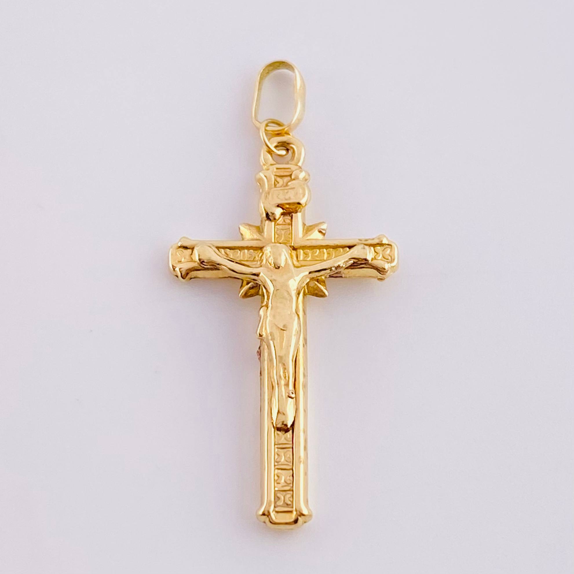 Dije Cruz Cristo 1.25 g / 3.4 cm Oro Amarillo 18K