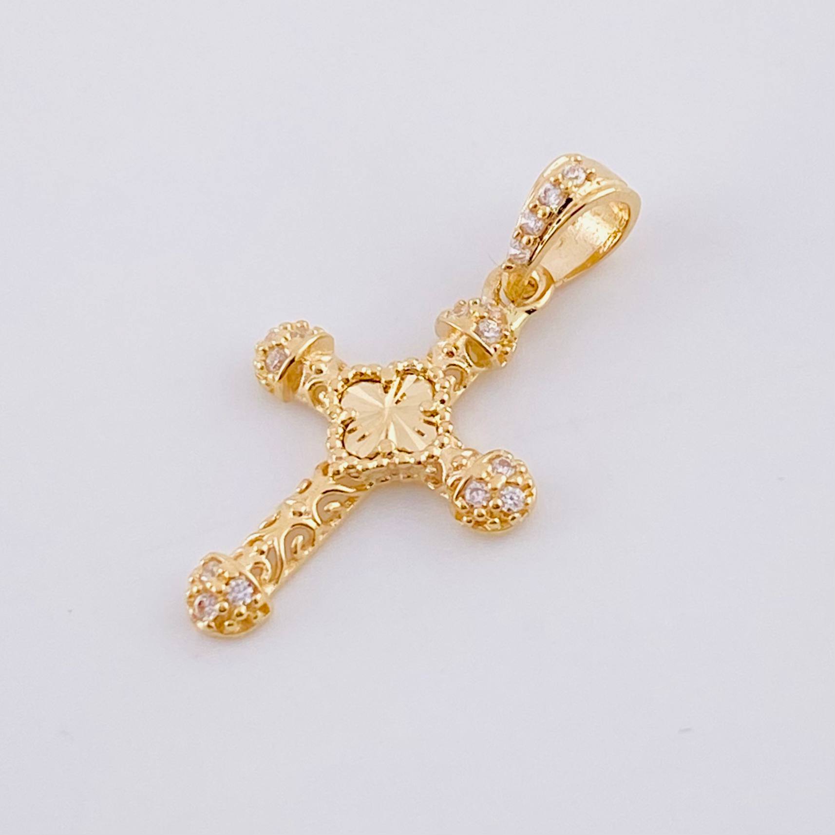 Dije Cruz Trebol Tupida 1.15 g / 2.3 cm Oro Amarillo 18K