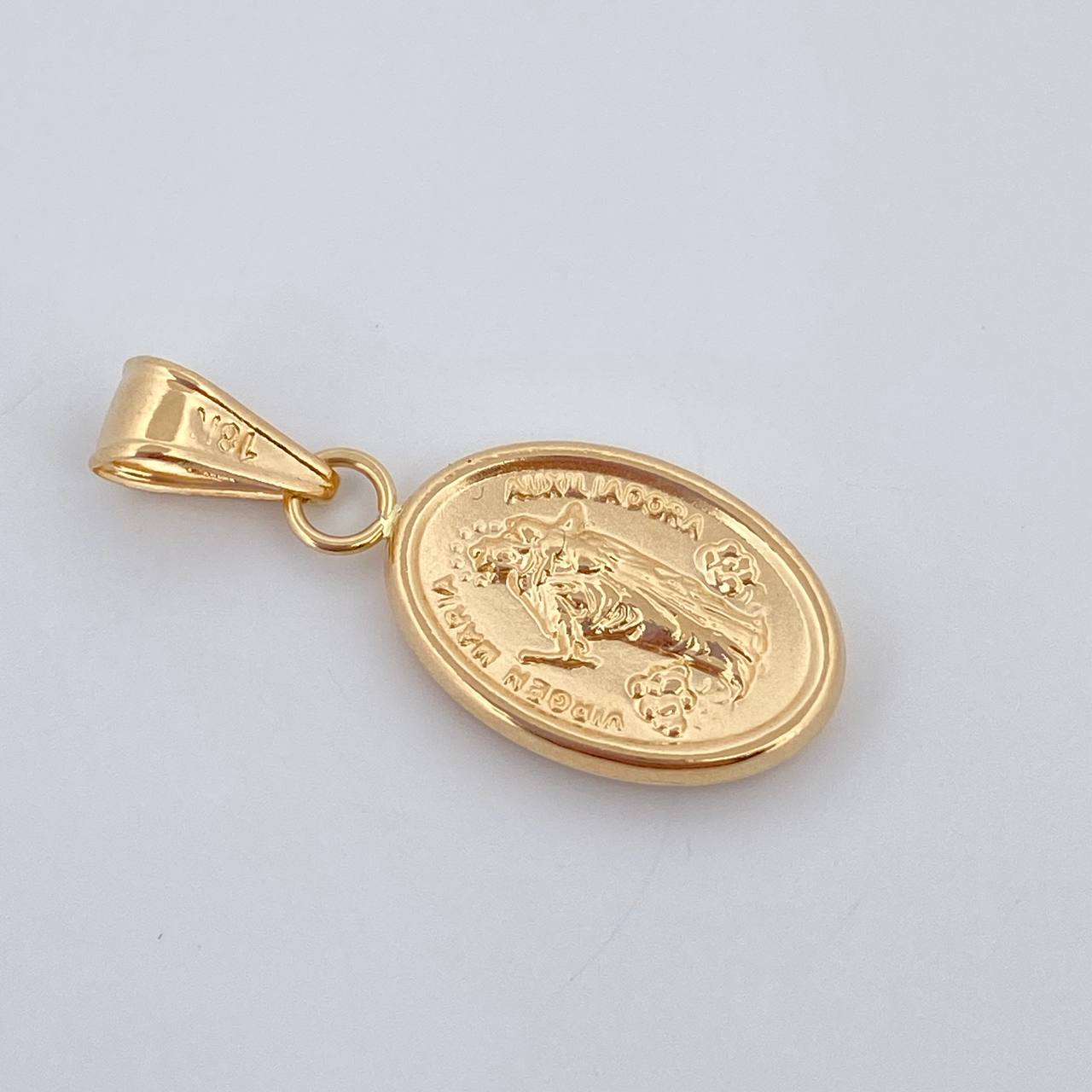 Dije Virgen María Uxiliadora 0.7gr / 2.4cm / Oro 18K $