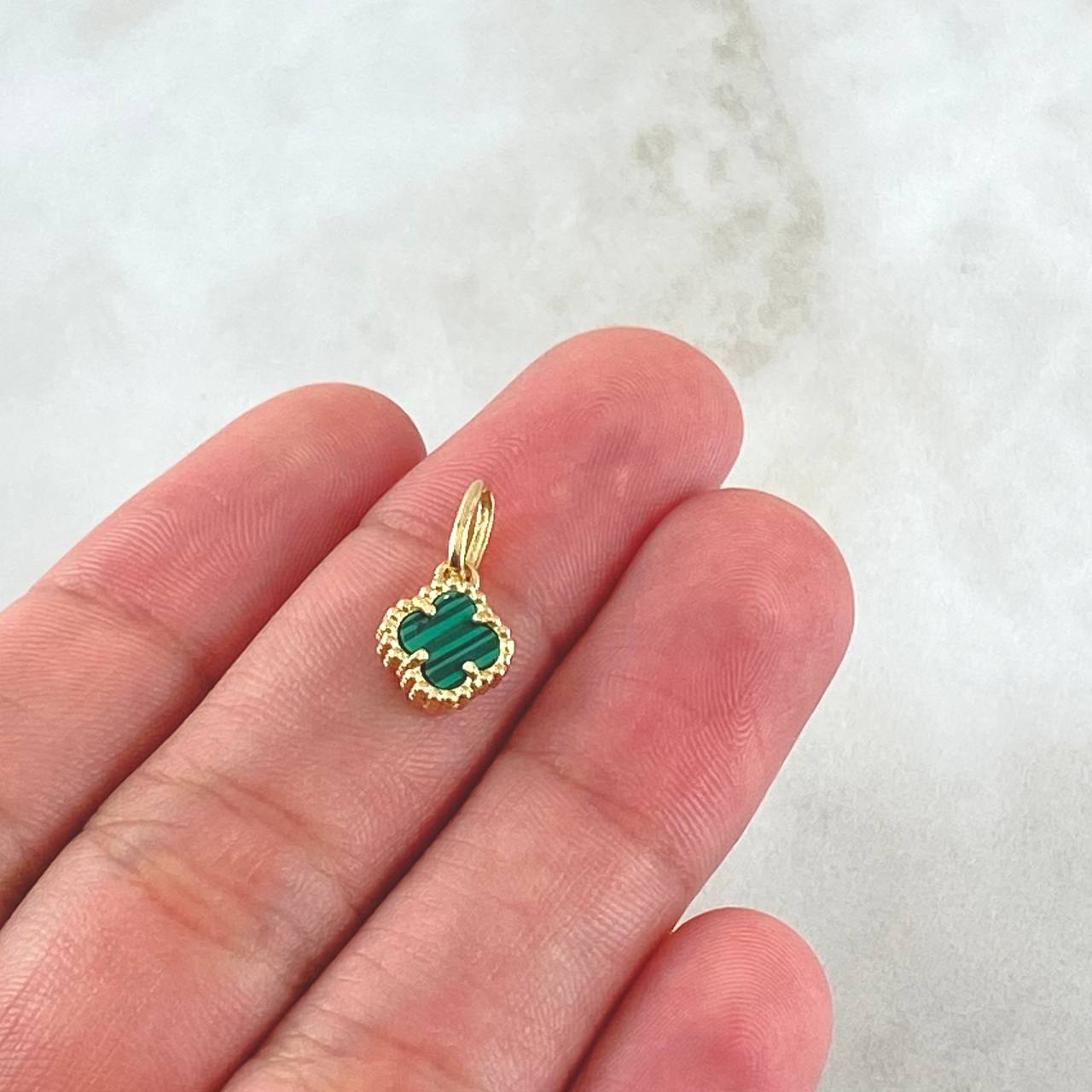 Dije Trebol Verde 0.95gr / 1.5cm / Oro Amarillo Nac.Esp. 18K