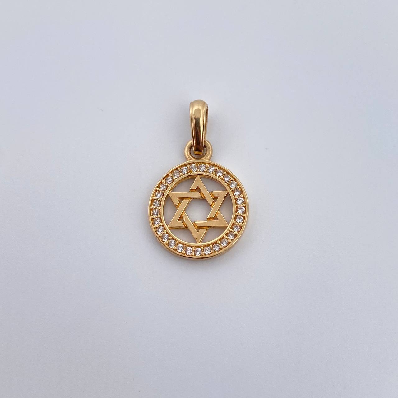Dije Estrella De David 1.45gr / 2.1cm / Circulo Circones blancos Oro Amarillo 18K &