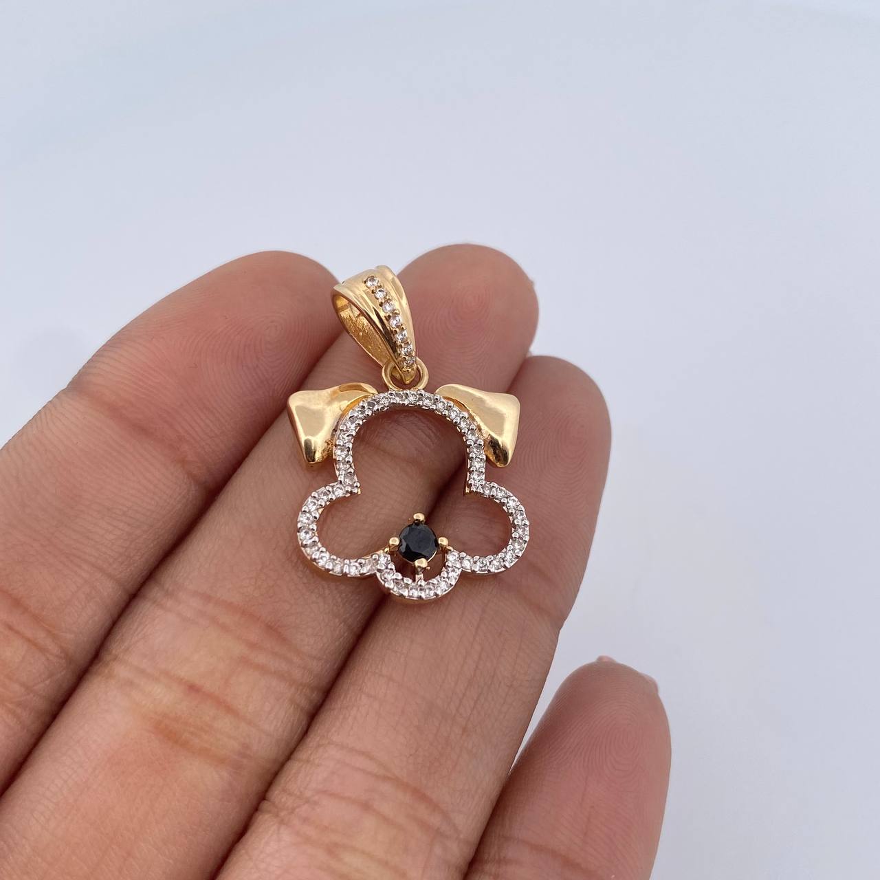 Dije Silueta Perro 3.6gr / 2.7cm / Circones Blancos Negros Oro Amarillo 18K &