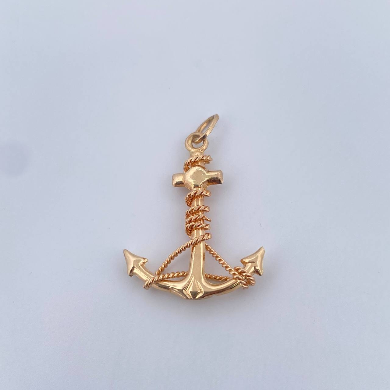 Dije Ancla 1.9gr / 2.9cm / Oro Amarillo 18K &