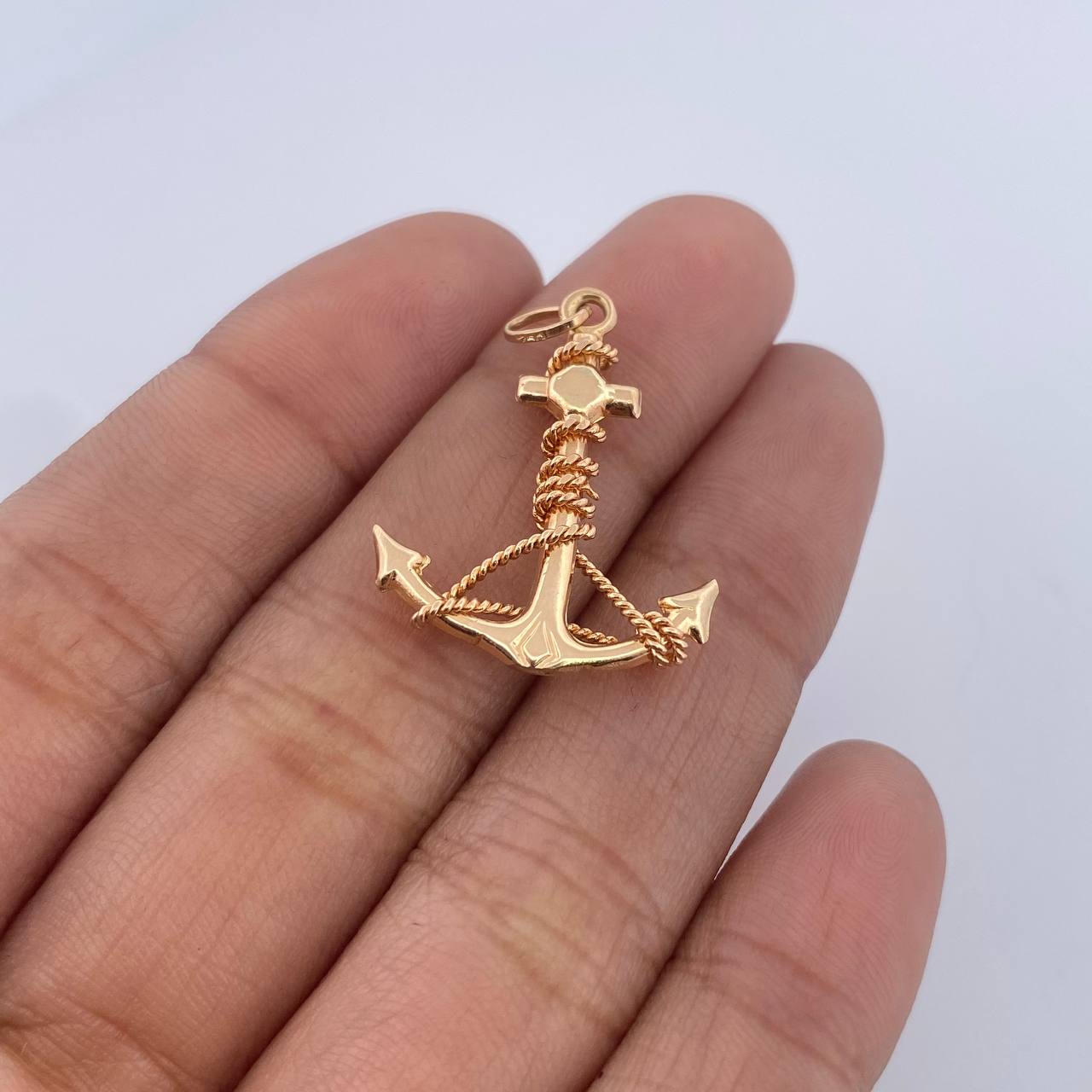 Dije Ancla 1.9gr / 2.9cm / Oro Amarillo 18K &