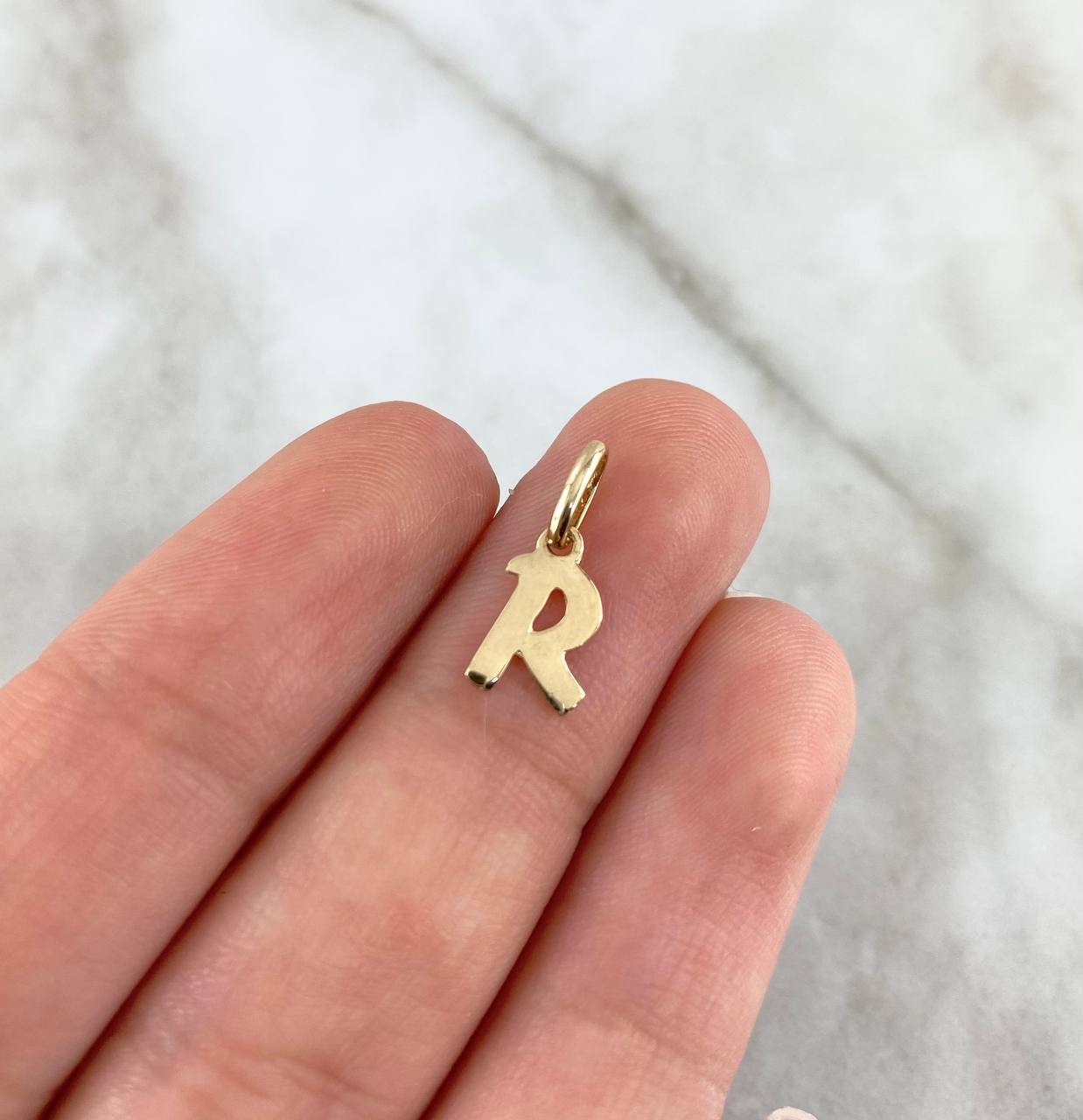 Dije Letra R Cursiva 0.45gr / 1.6cm-Lisa Oro Amarillo 18K *