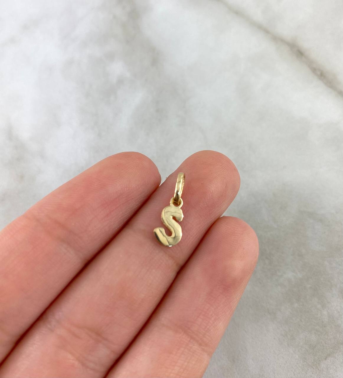 Dije Letra S Cursiva 0.35gr / 1.6cm / Lisa Oro Amarillo 18K