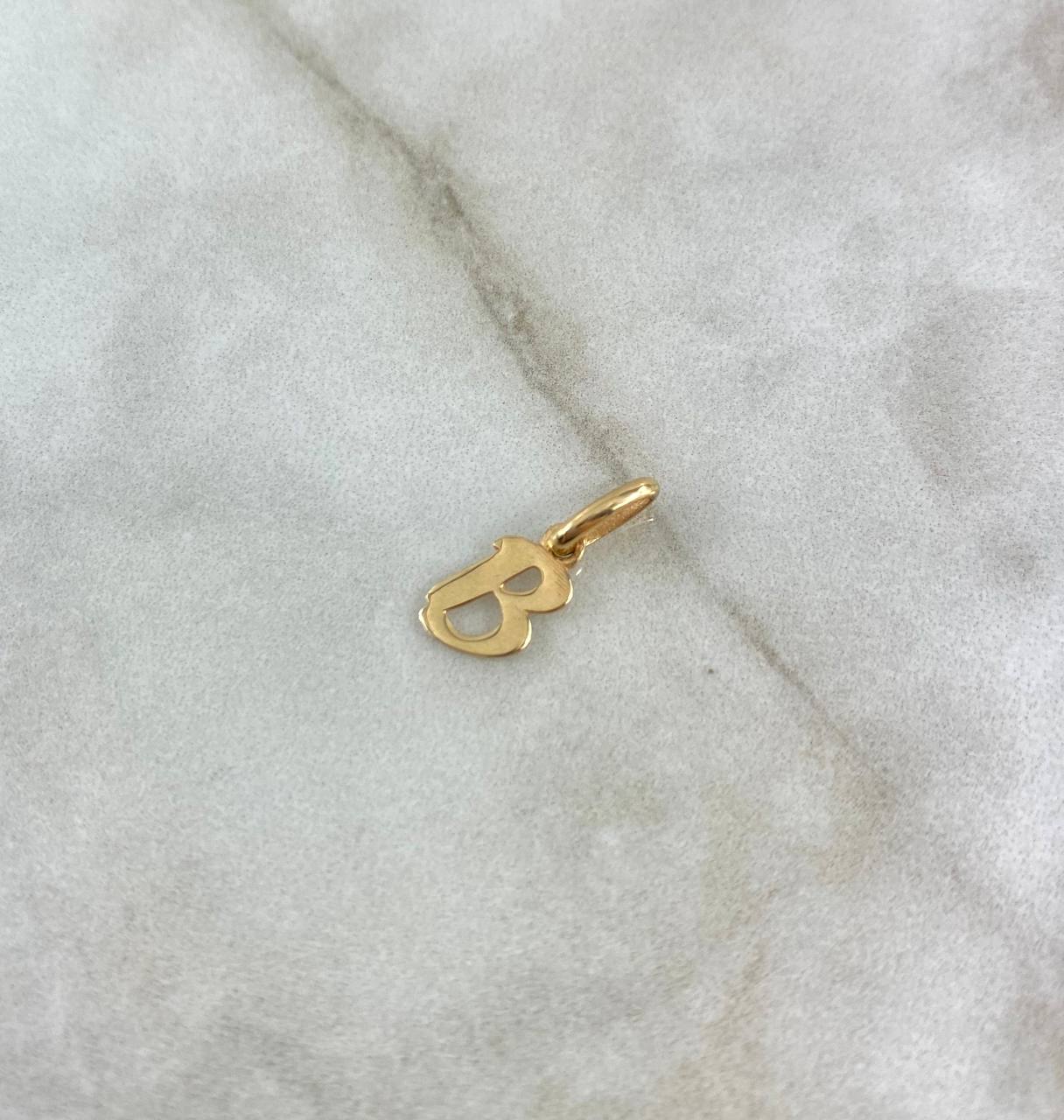 Dije Letra B Cursiva 0.4gr / 1.6cm / Oro Amarillo 18K