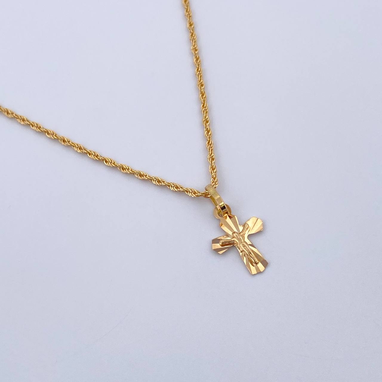 Set Cadena Lazo 0.9gr / 45cm / 0.9mm + Dije Cruz Cristo 0.45gr / 1.5cm Diamantado Oro Amarillo 18K (Oferta) &