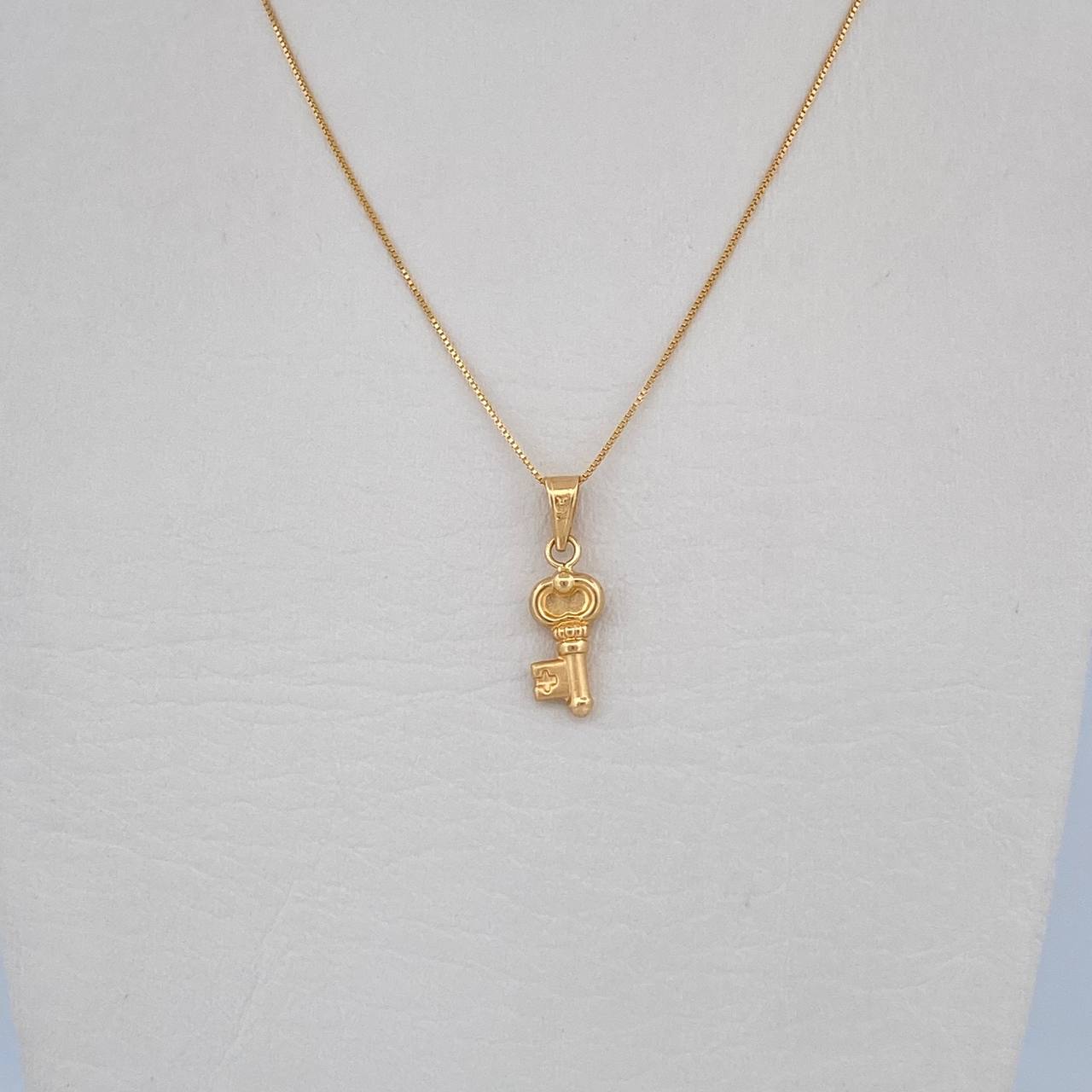 Set Cadena Veneciana 1.1gr / 45cm / 0.5mm + Dije Llave 0.5gr / 2cm Troquelado Oro Amarillo 18K (Oferta) &