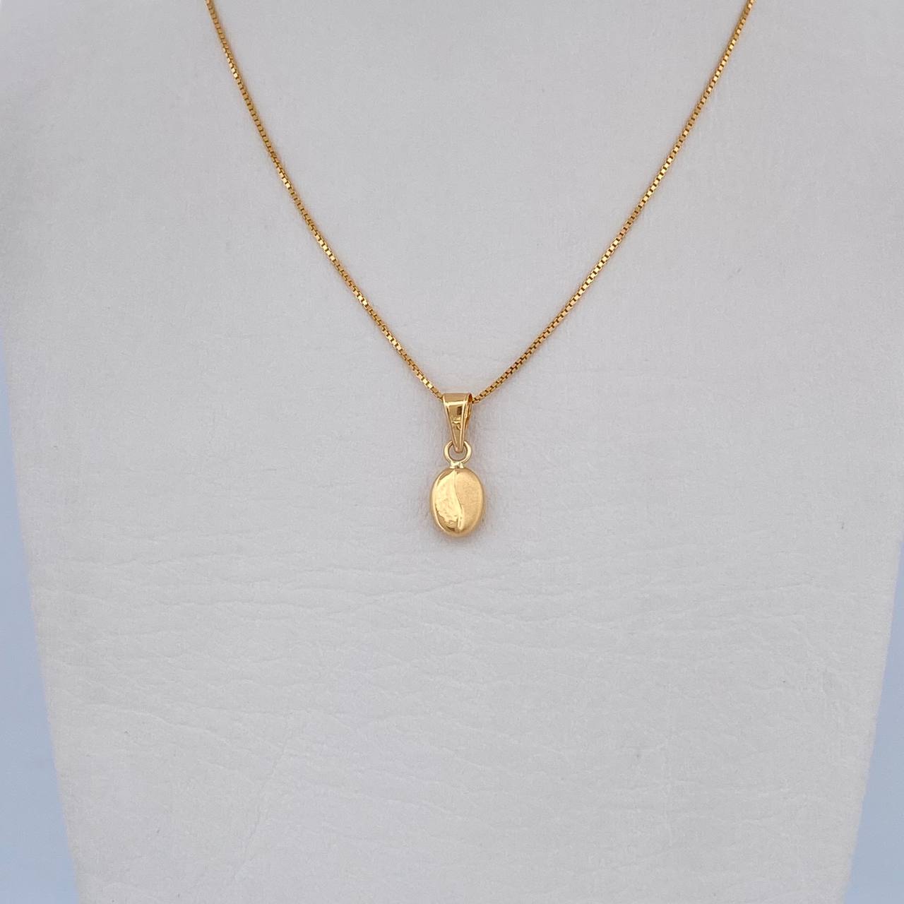 Set Cadena Veneciana 1.8gr / 45cm / 0.5mm + Dije Grano Café 0.35gr / 1.4cm Troquelado Oro Amarillo 18K (Oferta) &