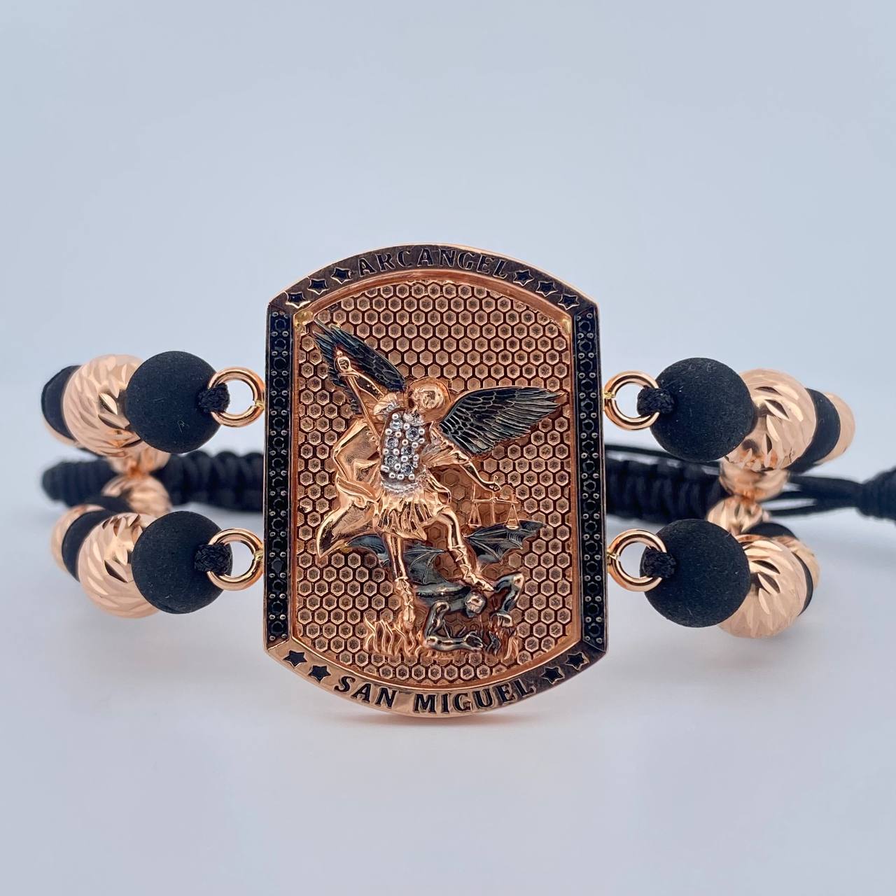 Pulsera Negra San Miguel Arcángel 14.6gr / Oro 18K $