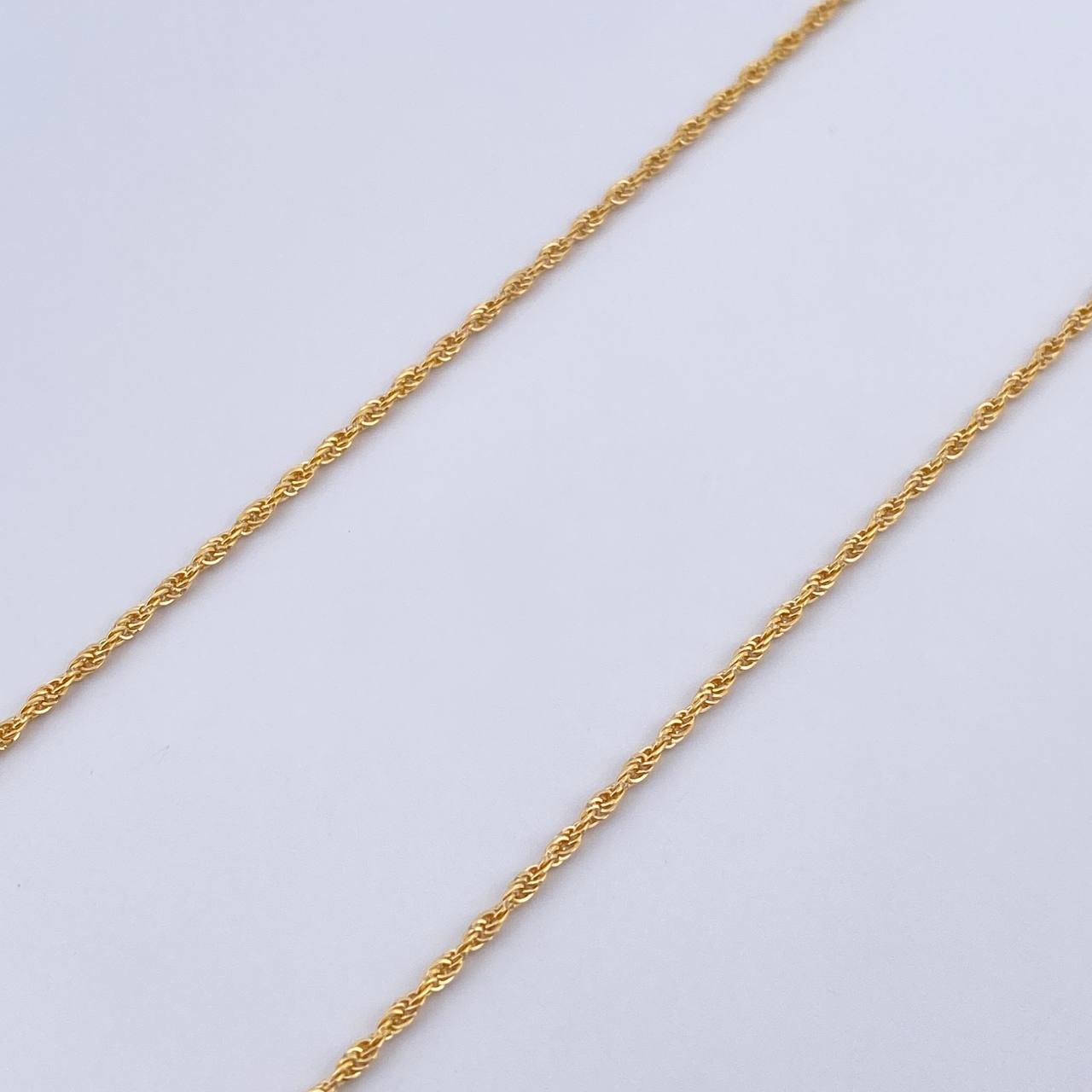 Set Cadena Lazo 0.95gr / 45cm / 0.9mm + Dije Avion 0.6gr / 1.9cm Circones Blancos Oro Amarillo 18K (Oferta) &