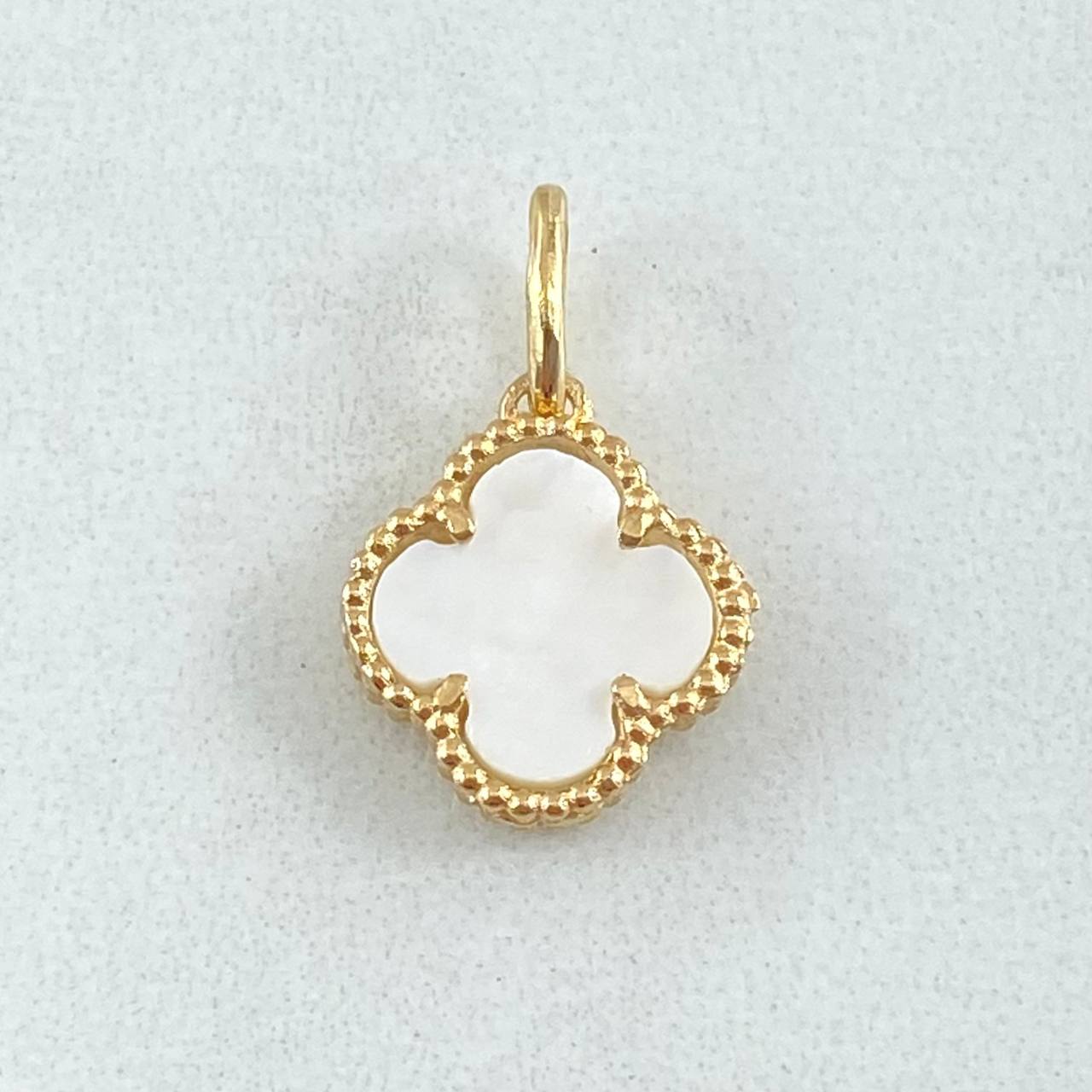 Dije Trebol Blanco 1.8gr / 1.9cm / Oro Amarillo Nac.Esp. 18K