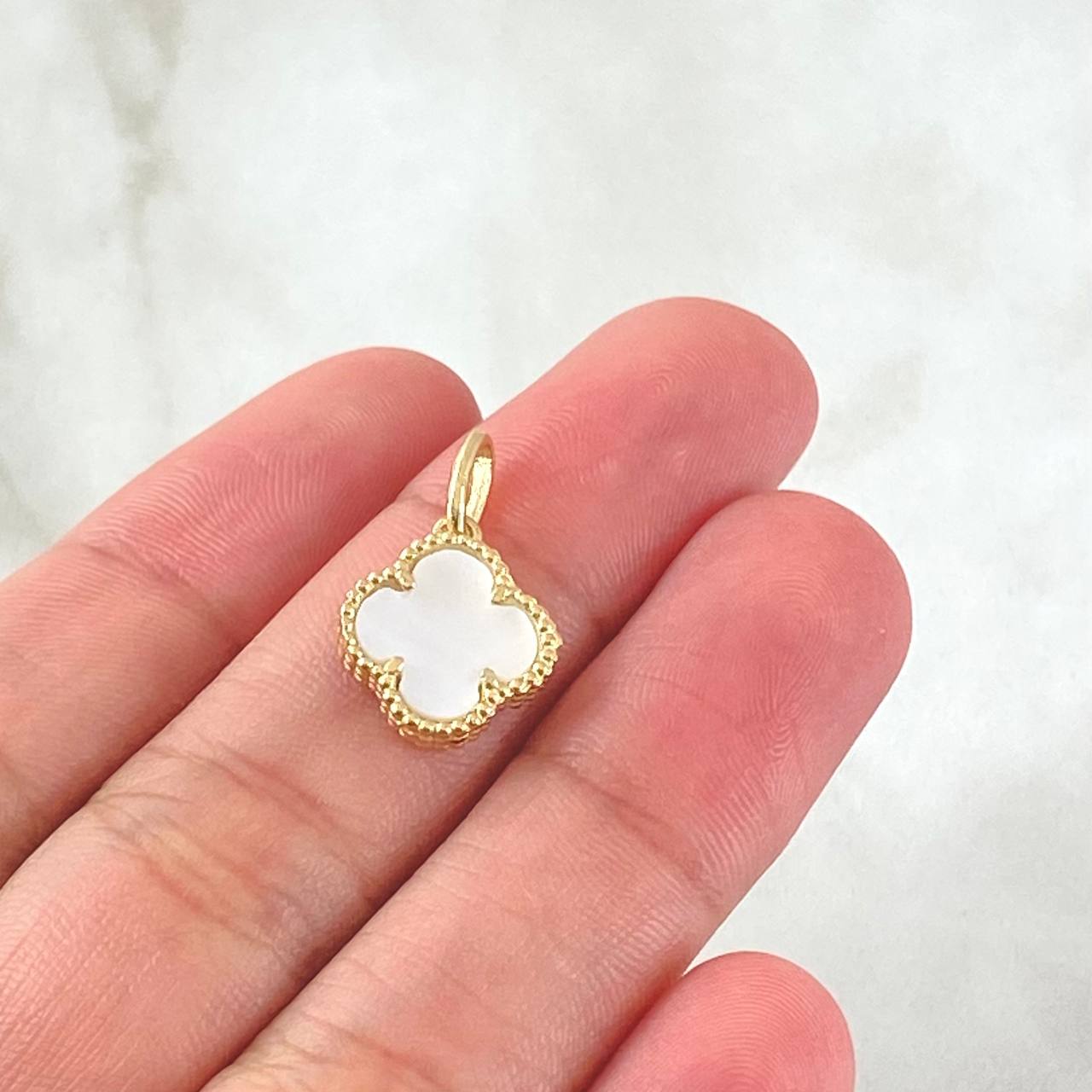 Dije Trebol Blanco 1.8gr / 1.9cm / Oro Amarillo Nac.Esp. 18K
