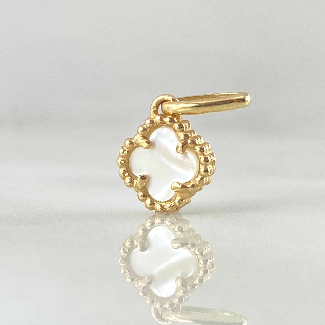 Dije Trebol 0.95gr / 1.5cm / Nac.Esp. Oro 18K