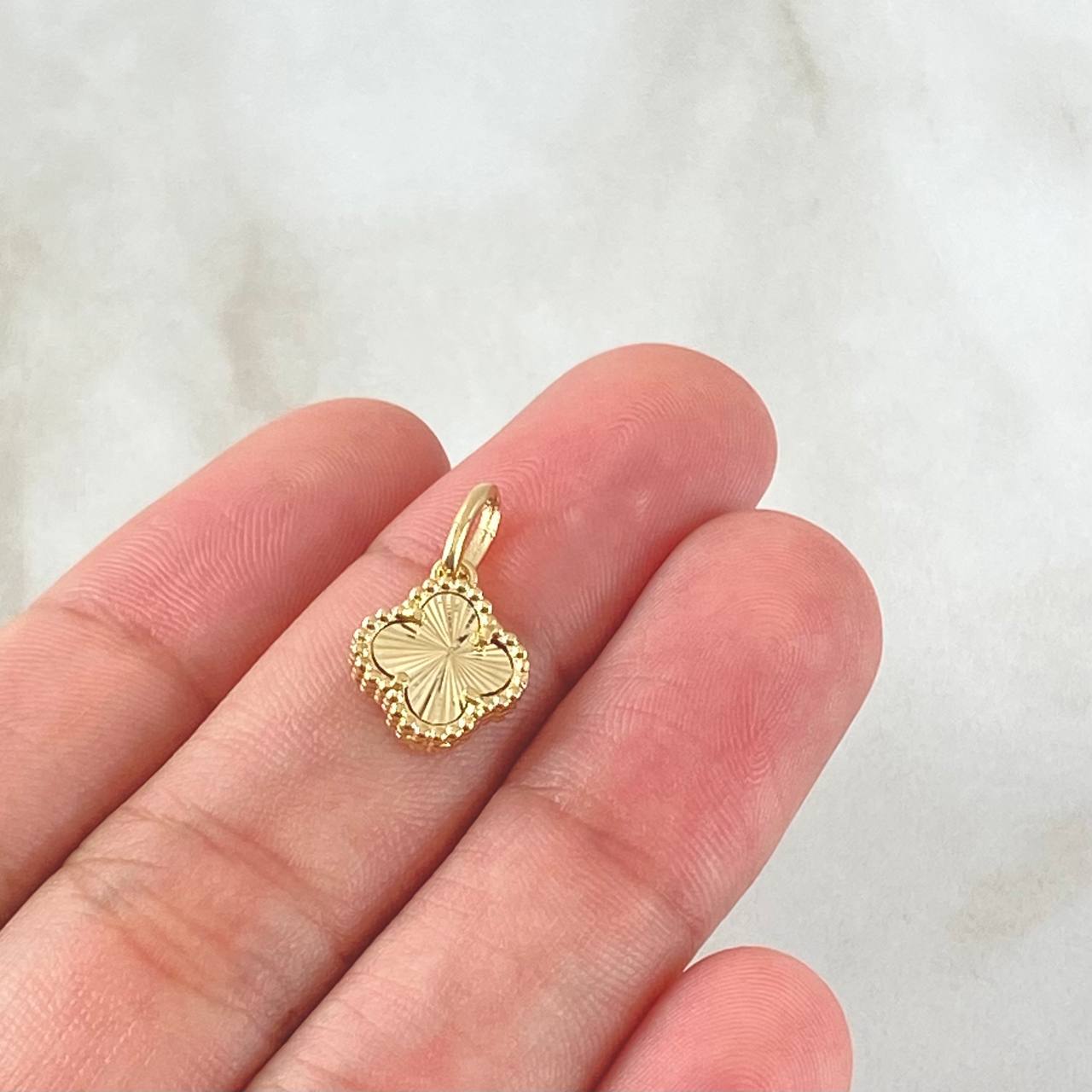 Dije Trebol 1.4gr / 1.7cm / Nac.Esp. Oro 18K