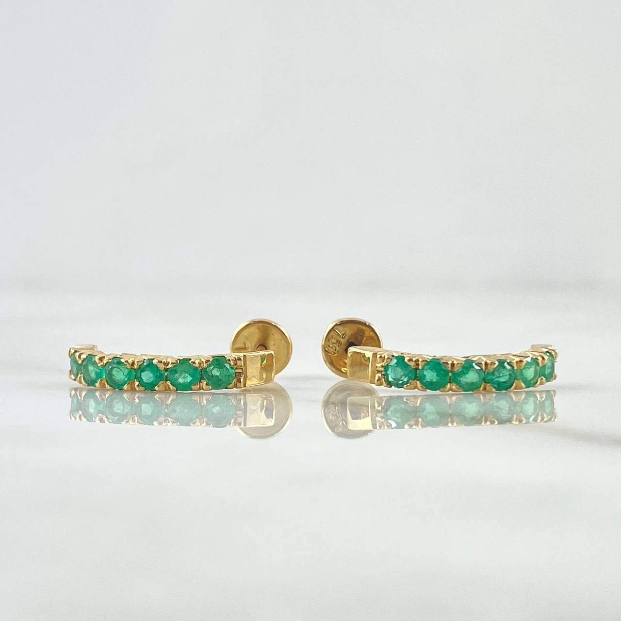 Topos Carril Curvo 2.45gr / 1.9cm / Esmeraldas 80pts Oro Amarillo 18K (Joya) ©