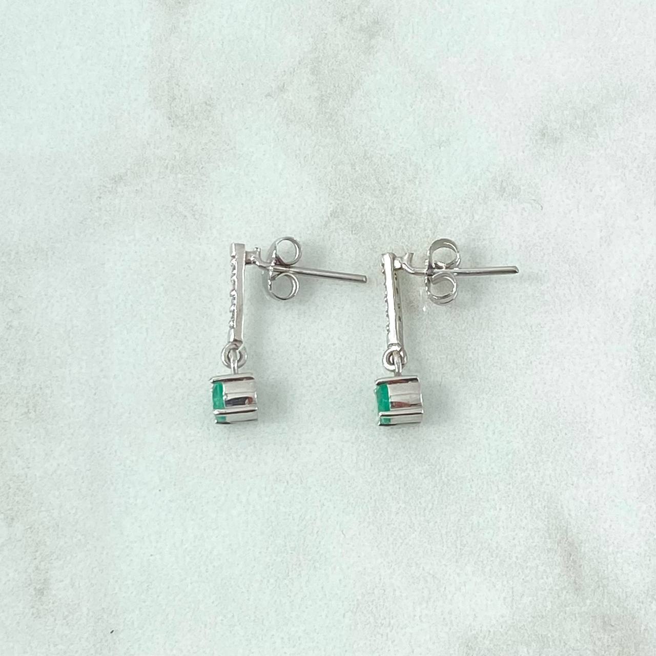 Topos Piedra Colgante 1.95gr / 1.8cm / Esmeraldas 52pts Diamantes 4pts Broche Mariposa Oro Blanco 18K (Joya) ©