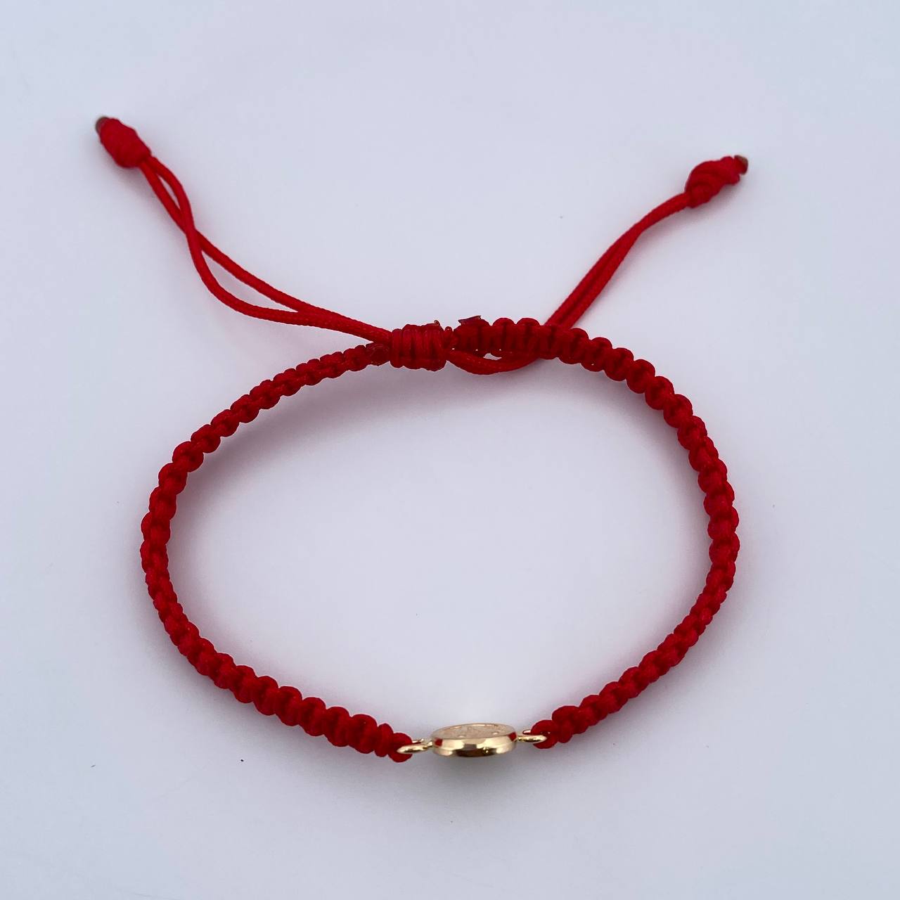 Pulsera Roja Letra V 0.4gr / Oro Amarillo 18K &