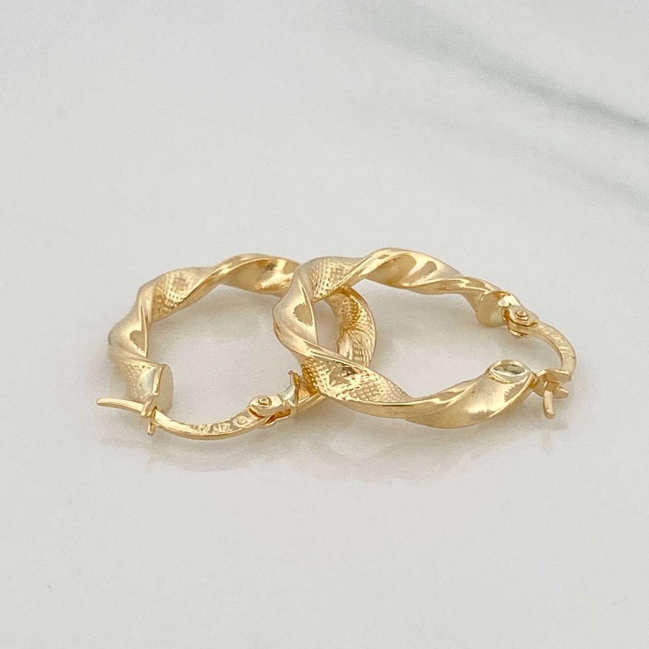 Candongas Entorchadas Tornillo 1.9 g / 2.3 cm Oro Amarillo 18K