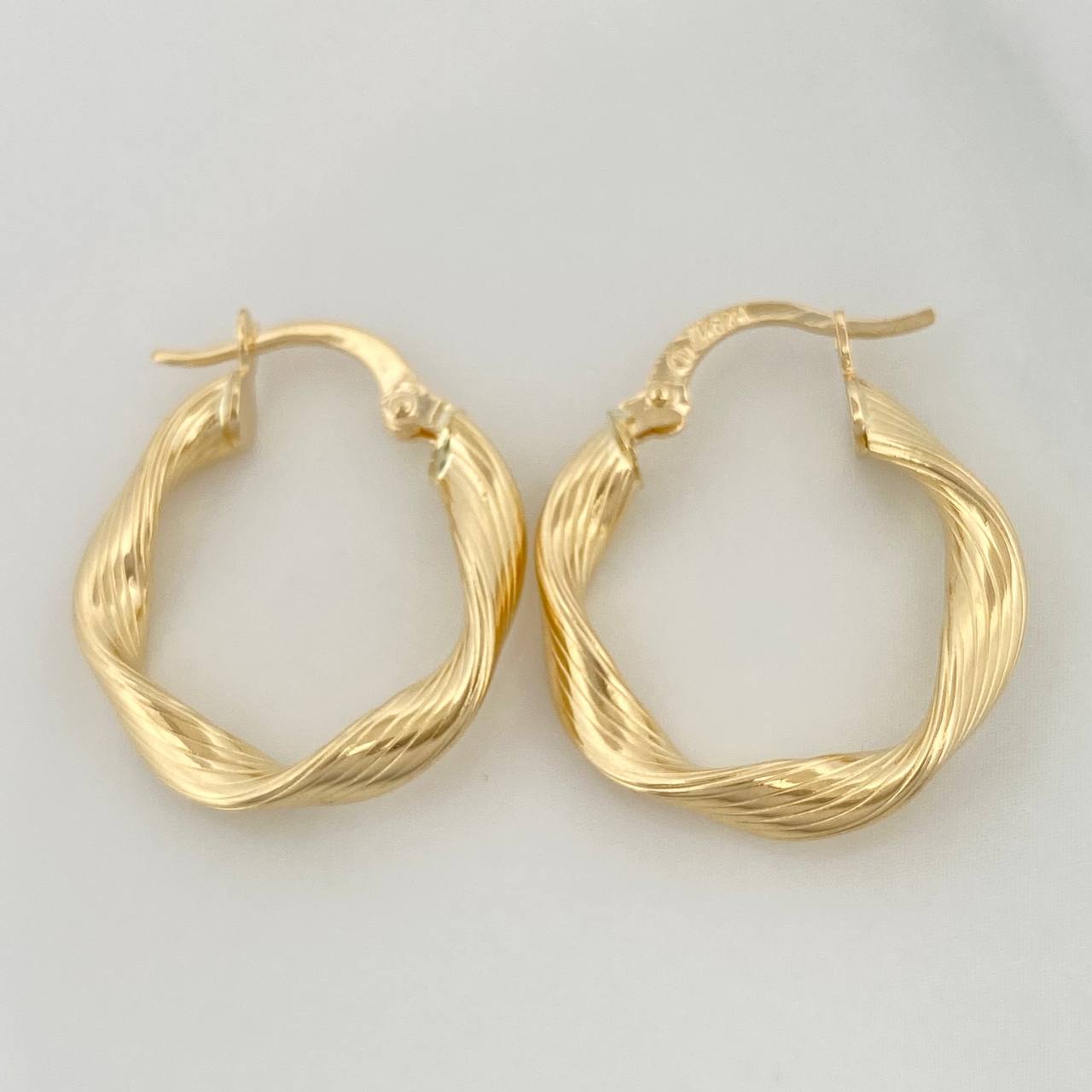 Candongas Bella 1.9 g / 2.4 cm Oro Amarillo 18K