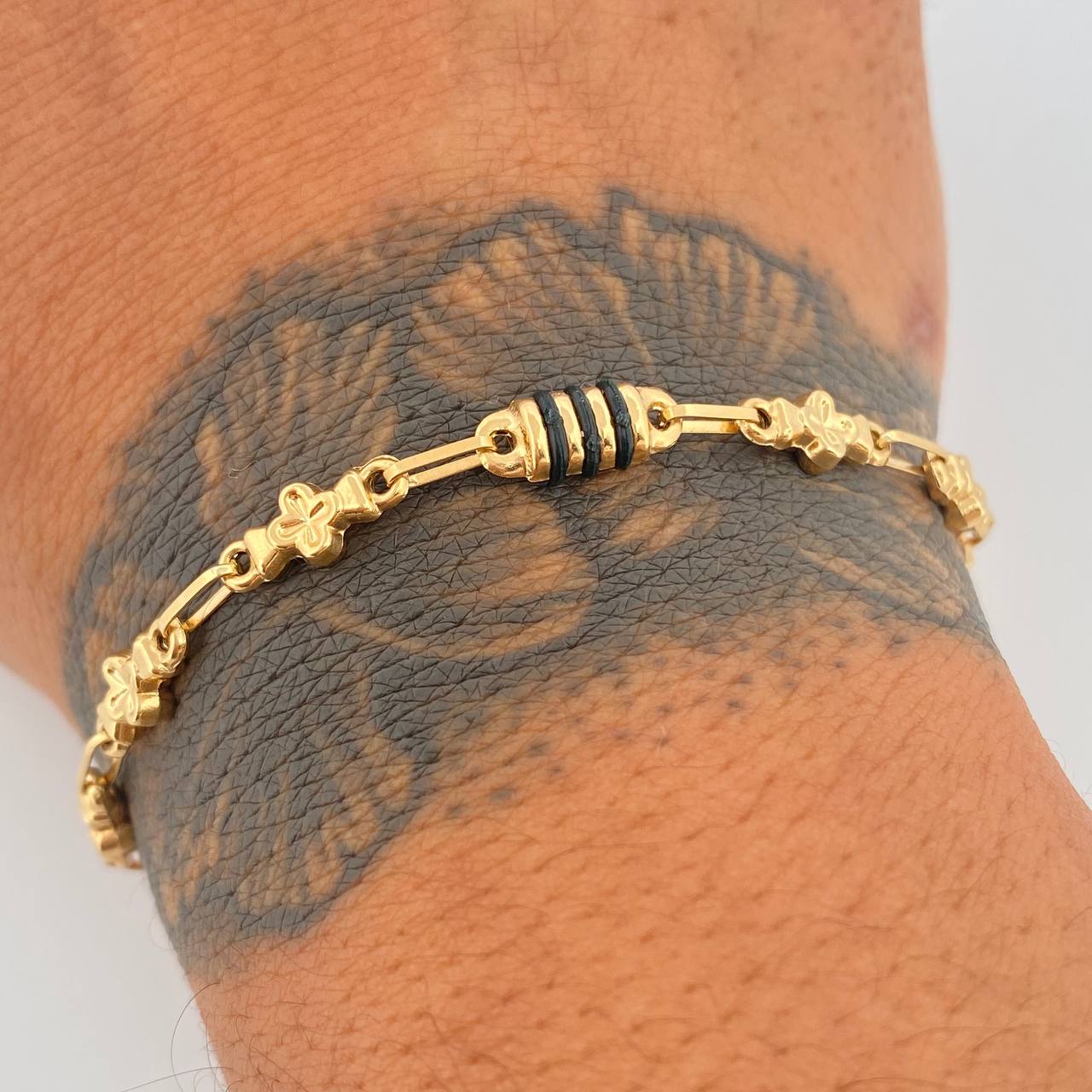 Pulso Rustico Flores 4.4gr / 21cm / Oro 18K $