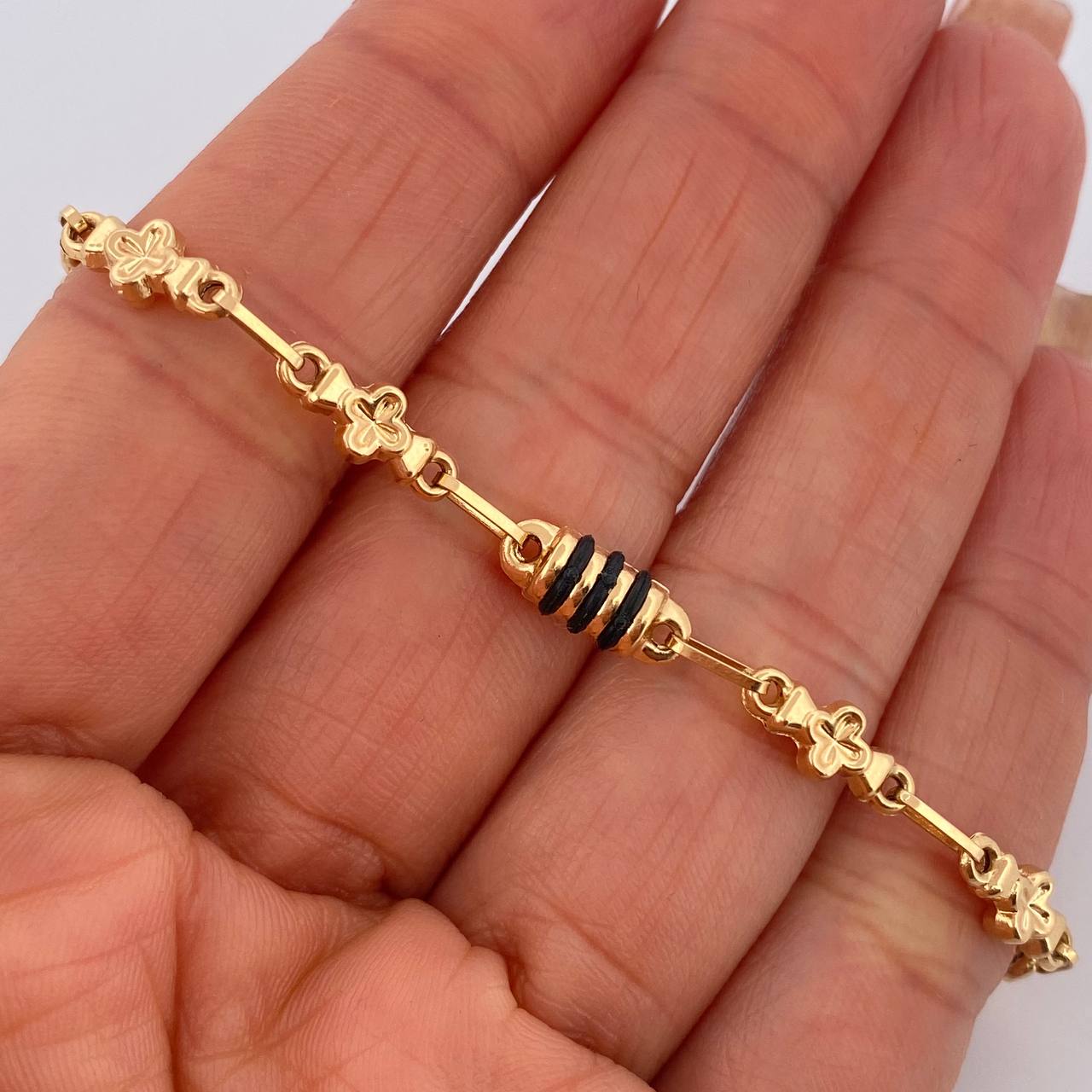 Pulso Rustico Flores 4.4gr / 21cm / Oro 18K $