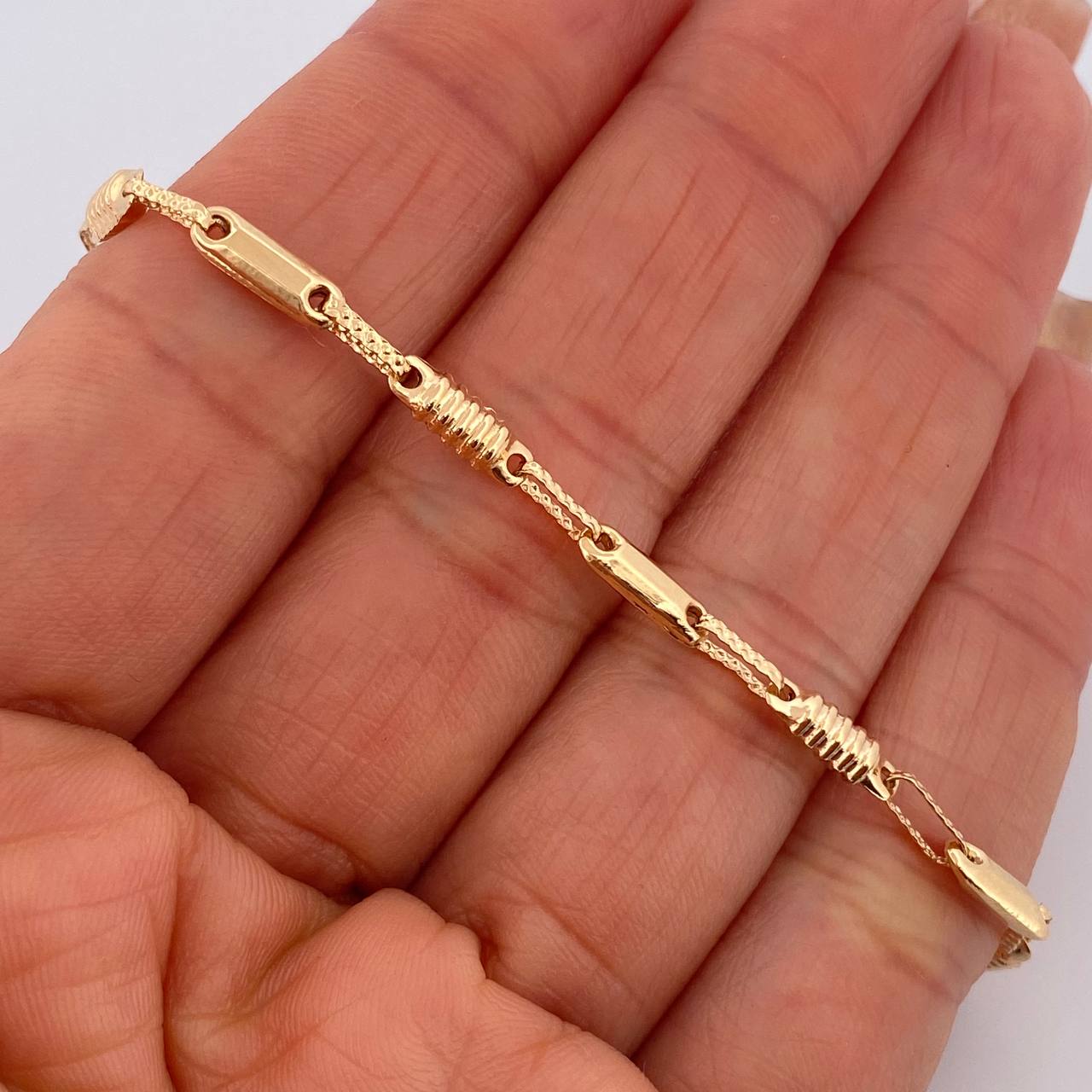 Pulso Rustico Barril 3.6gr / 21.5cm / Oro 18K $