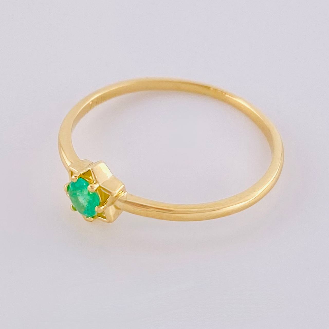 Anillo Flor Estrellado 1.35 g / T7 Oro Amarillo 18K