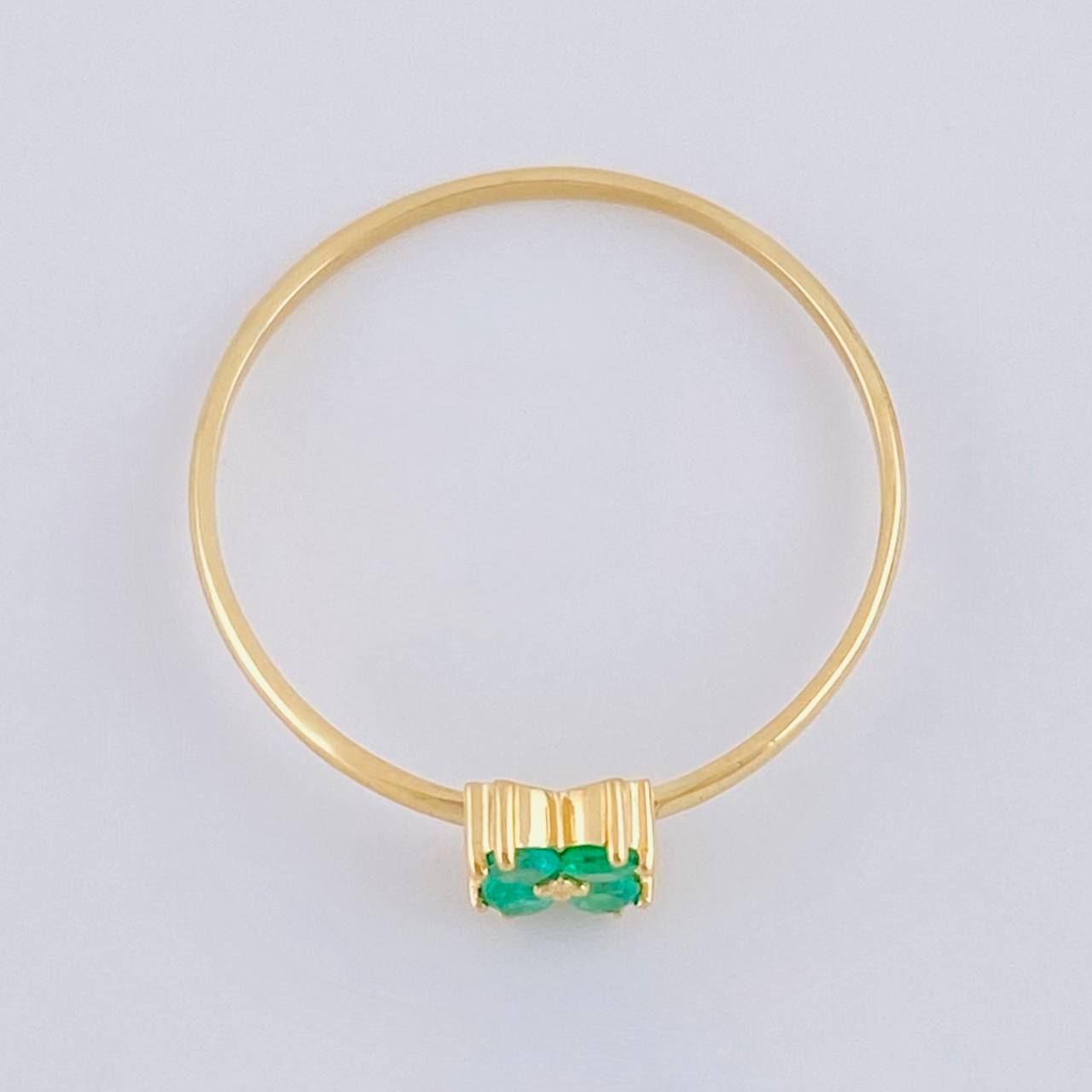Anillo Flor Trebol Esmeralda 13Pts 0.95 g / T8 1/2 Oro Amarillo 18K