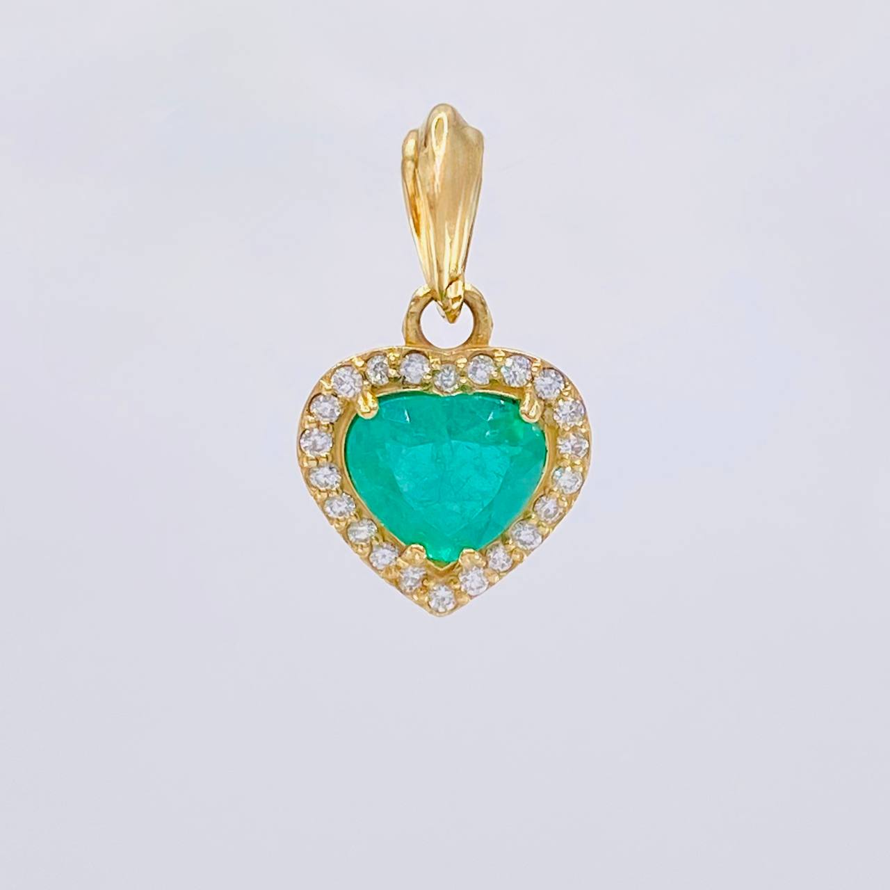 Dije Corazon Tupido Esmeralda 1,34 Qts Diamante 18Pts 3 g / 2 cm Oro Amarillo 18K