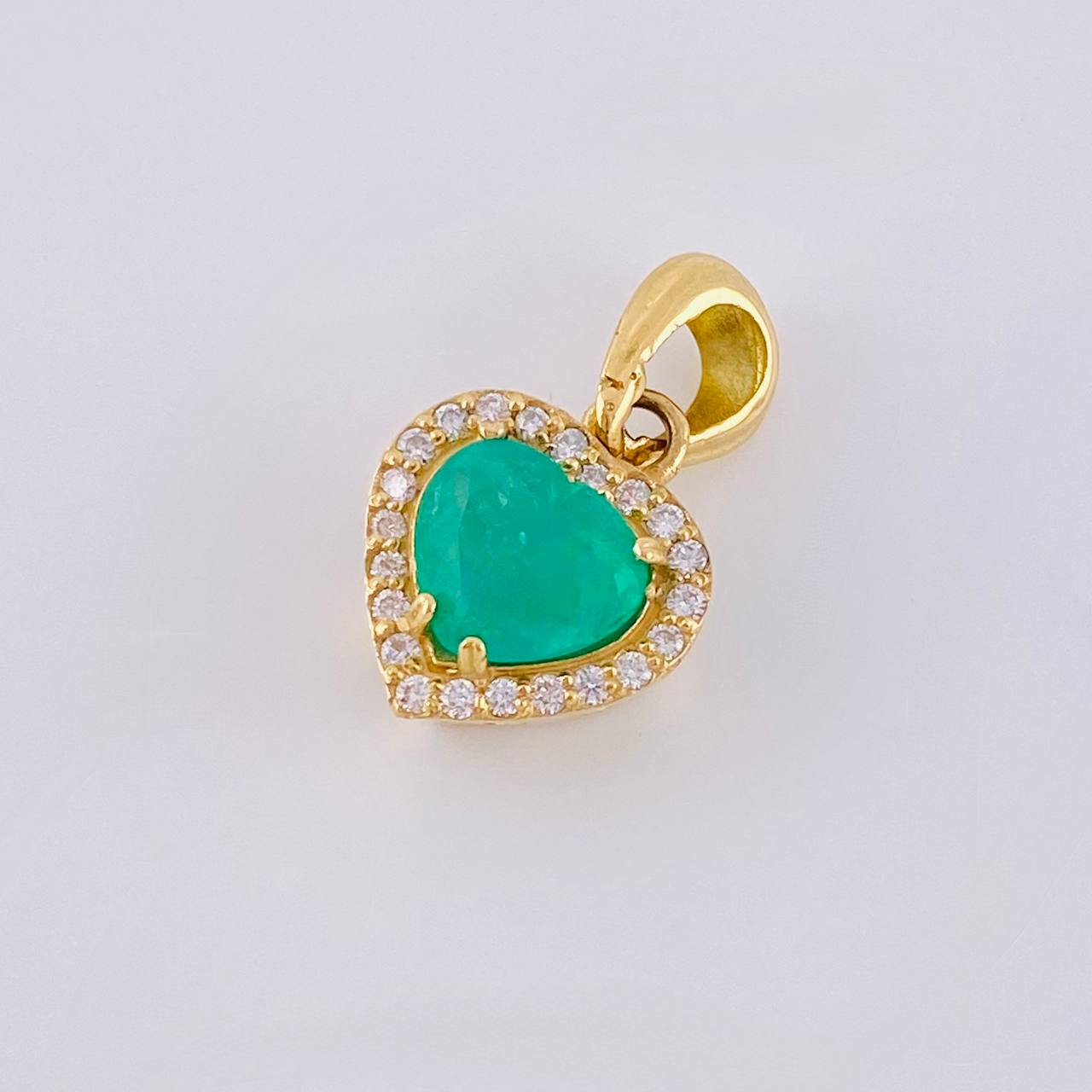 Dije Corazon Tupido Esmeralda 1,34 Qts Diamante 18Pts 3 g / 2 cm Oro Amarillo 18K