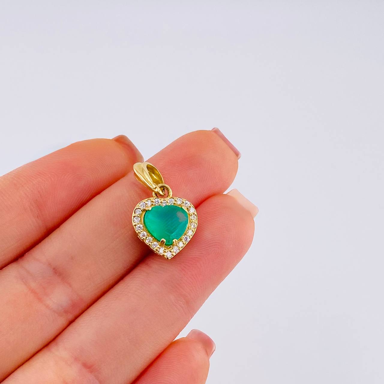Dije Corazon Tupido Esmeralda 1,34 Qts Diamante 18Pts 3 g / 2 cm Oro Amarillo 18K