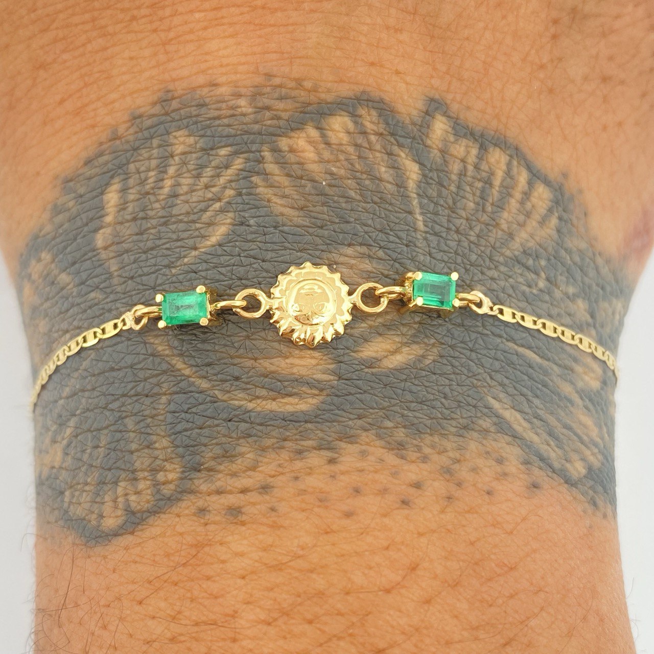 Pulso Escalera Plana Sol Esmeralda 1.35gr / 18cm / Oro Amarillo 18K %