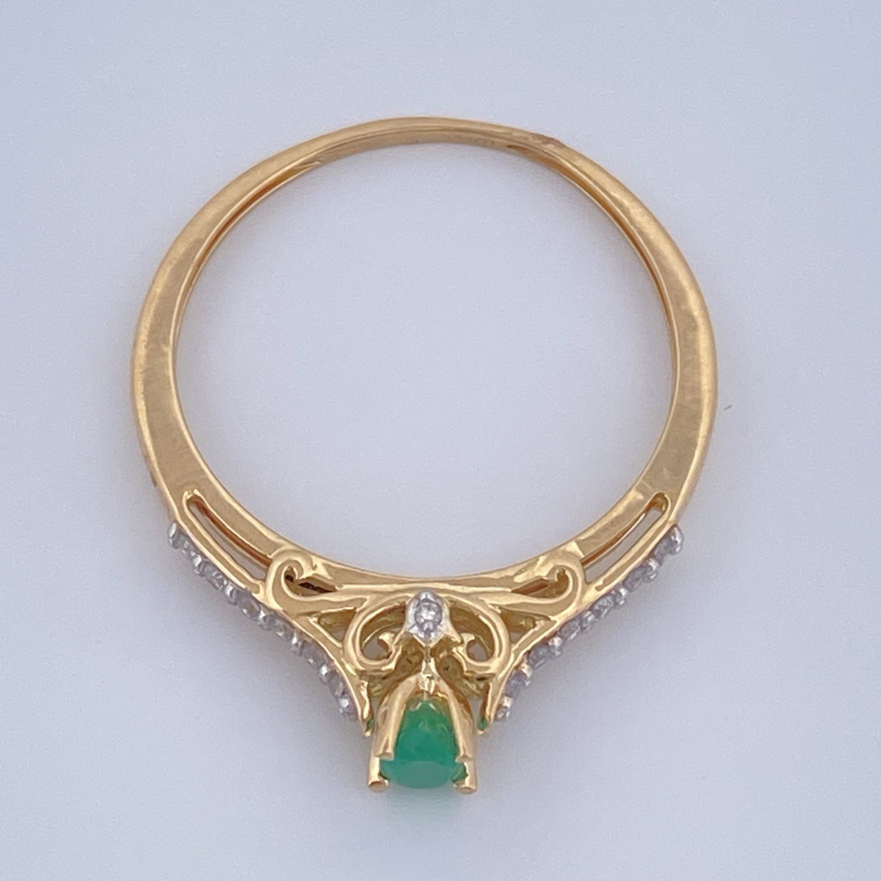 Anillo Solitario Churumbela Esmeralda 1.85gr / T6 3/4 / Dos Oros Amarillo Blanco 18K %