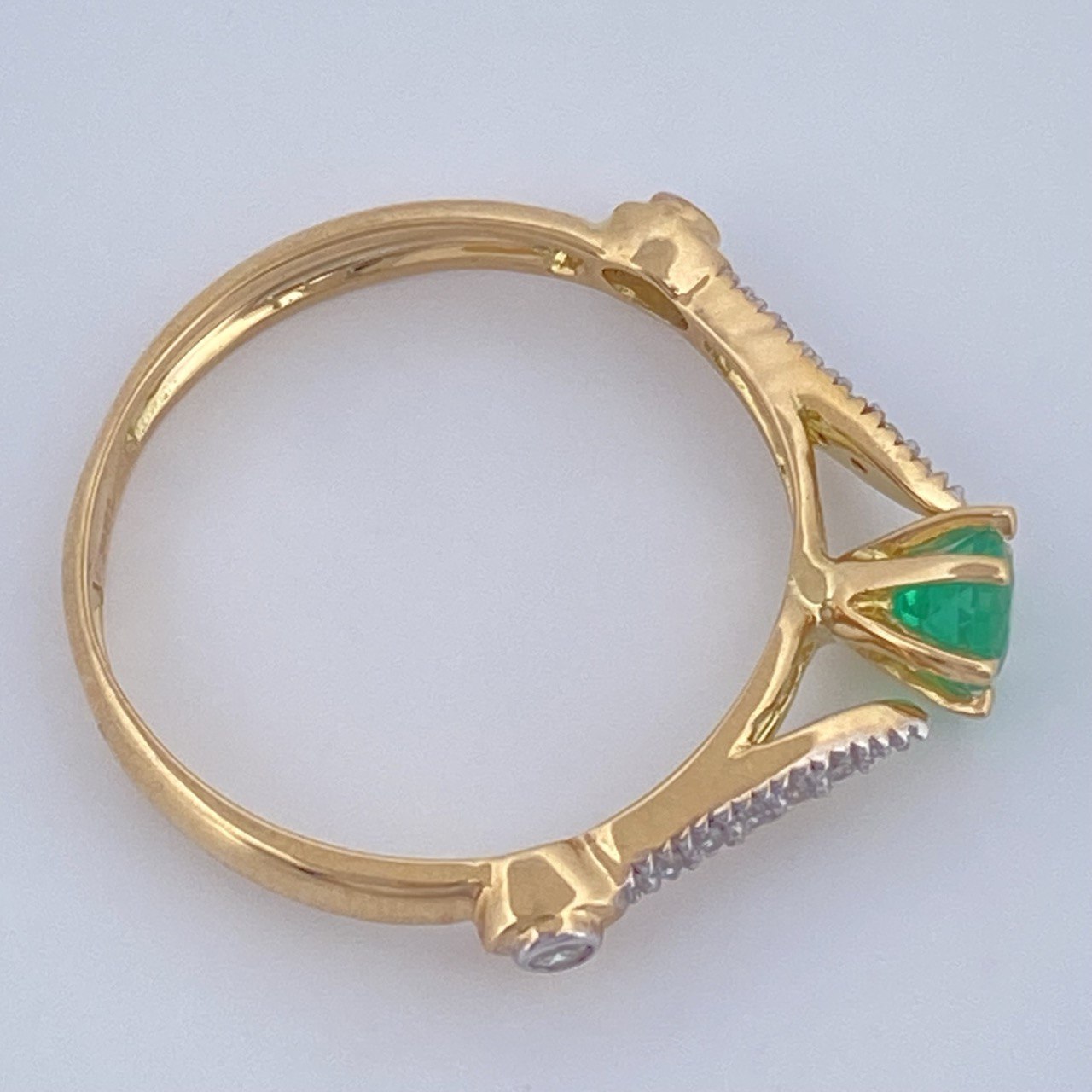 Anillo Solitario Nudos Esmeralda 2.05gr / T5 1/2 / Dos Oros Amarillo Blanco 18K %