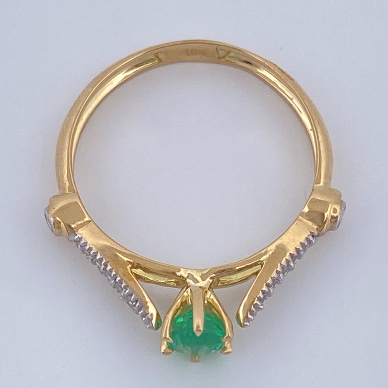 Anillo Solitario Nudos Esmeralda 2.05gr / T5 1/2 / Dos Oros Amarillo Blanco 18K %