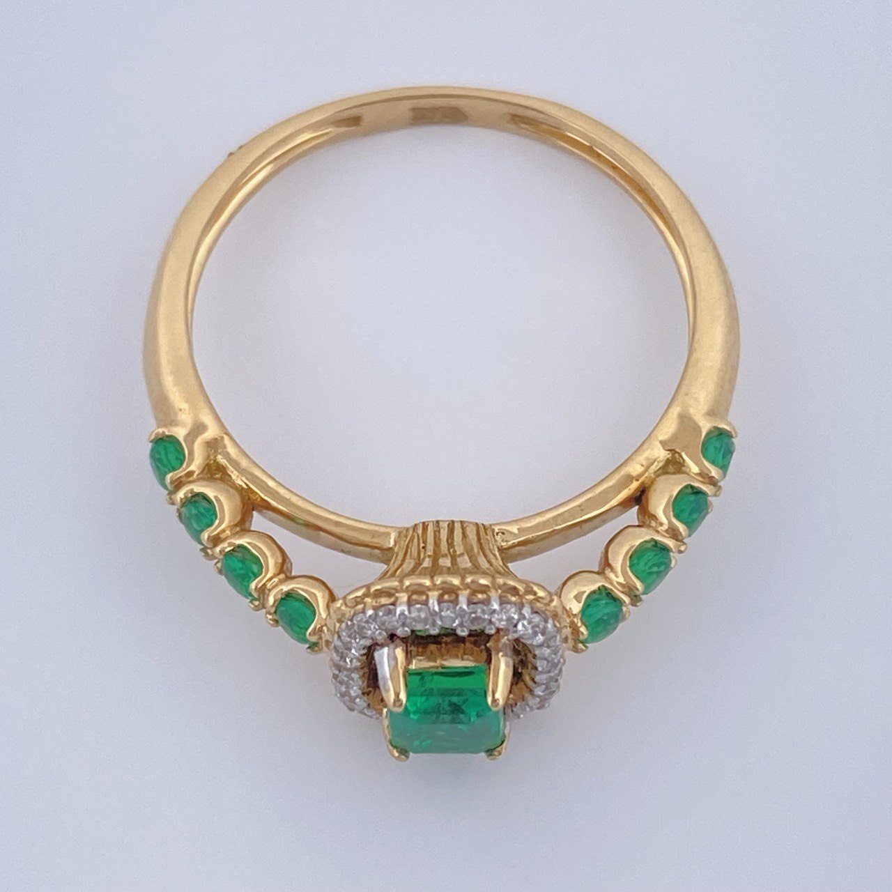 Anillo Halo Esmeralda 3.5gr / T7 / Dos Oros Amarillo Blanco 18K %