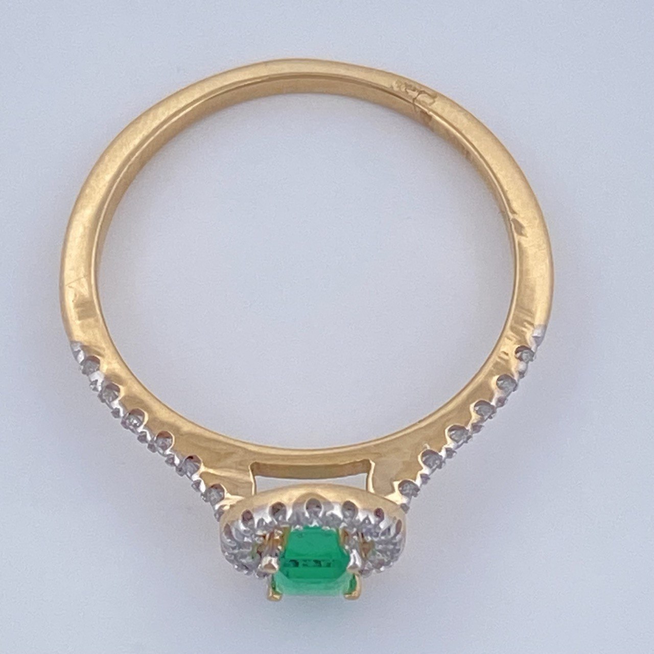 Anillo Solitario Circulo Esmeralda 2gr / T6 1/4 / Dos Oros Amarillo Blanco 18K %