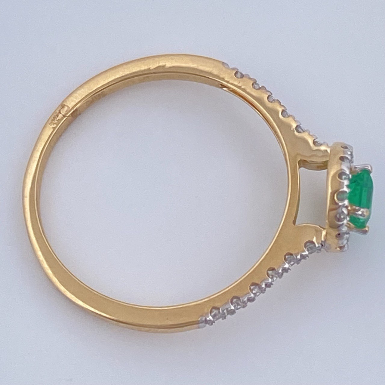Anillo Solitario Circulo Esmeralda 2gr / T6 1/4 / Dos Oros Amarillo Blanco 18K %