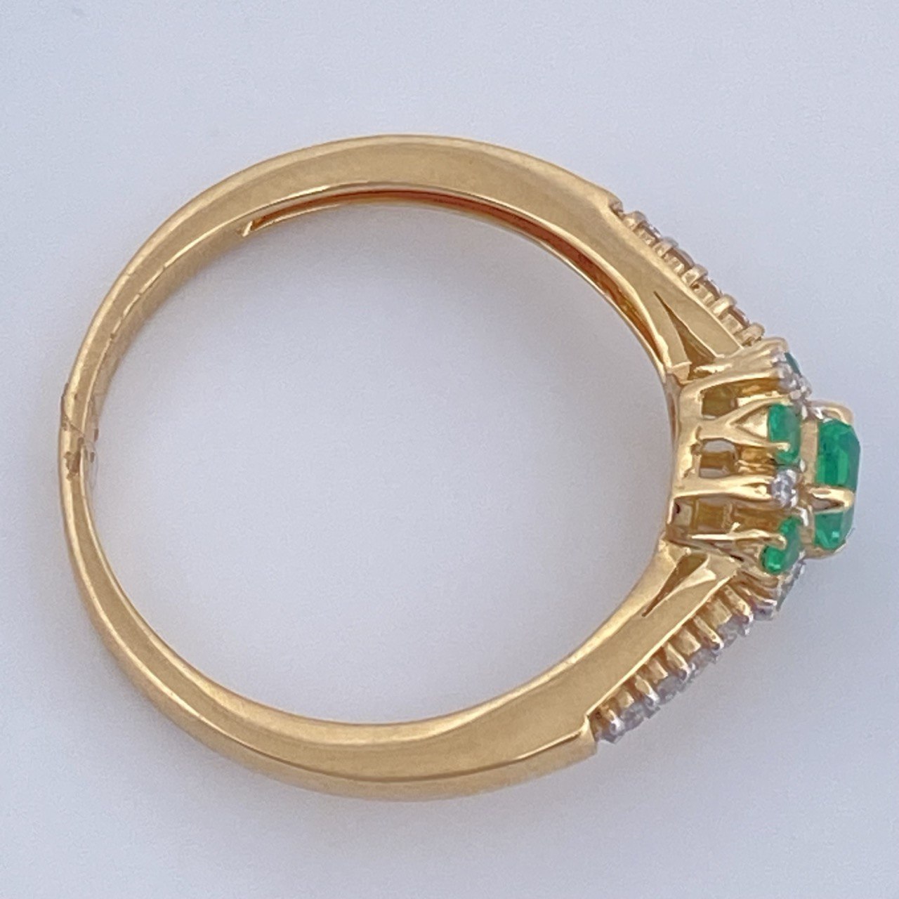 Anillo Halo Churumbela Esmeralda 3.05gr / T7 1/4 / Dos Oros Amarillo Blanco 18K %