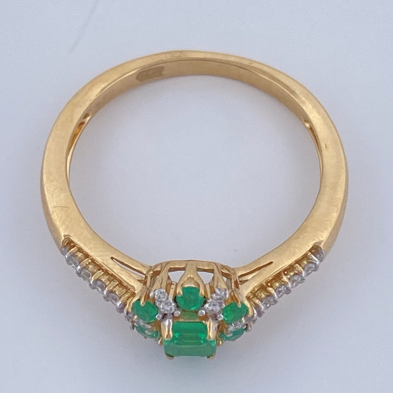 Anillo Halo Churumbela Esmeralda 3.05gr / T7 1/4 / Dos Oros Amarillo Blanco 18K %
