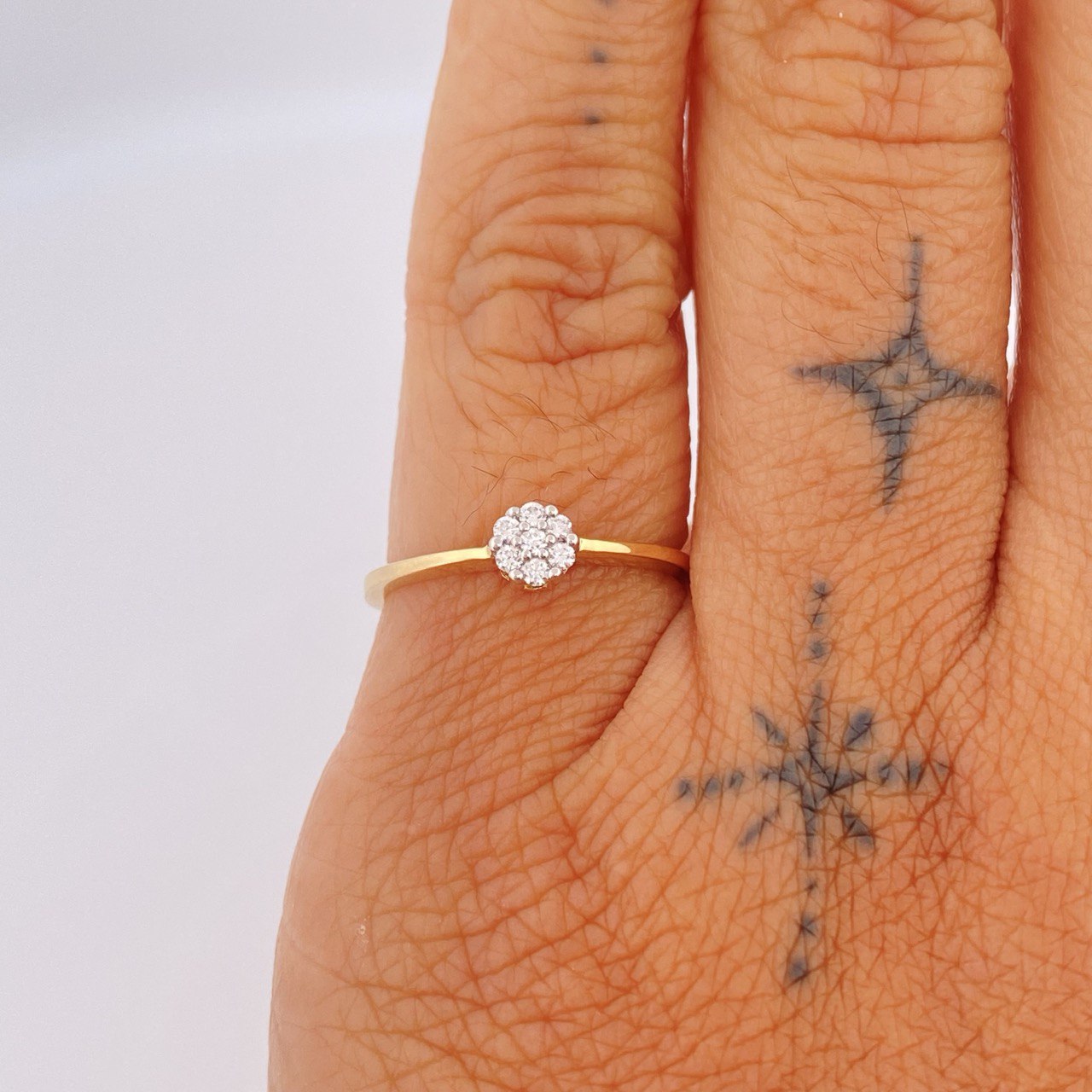 Anillo Flor Diamante 1.2gr / T5 1/2 / Dos Oros Amarillo Blanco 18K +