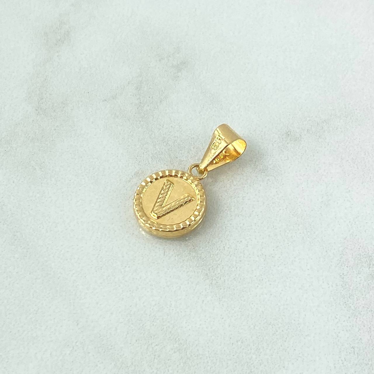 Dije Letra V Lisa 0.6gr / 1.9cm / Circulo Bordeado Oro Amarillo 18K