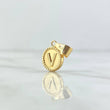 Dije Letra V Lisa 0.6gr / 1.9cm / Circulo Bordeado Oro Amarillo 18K